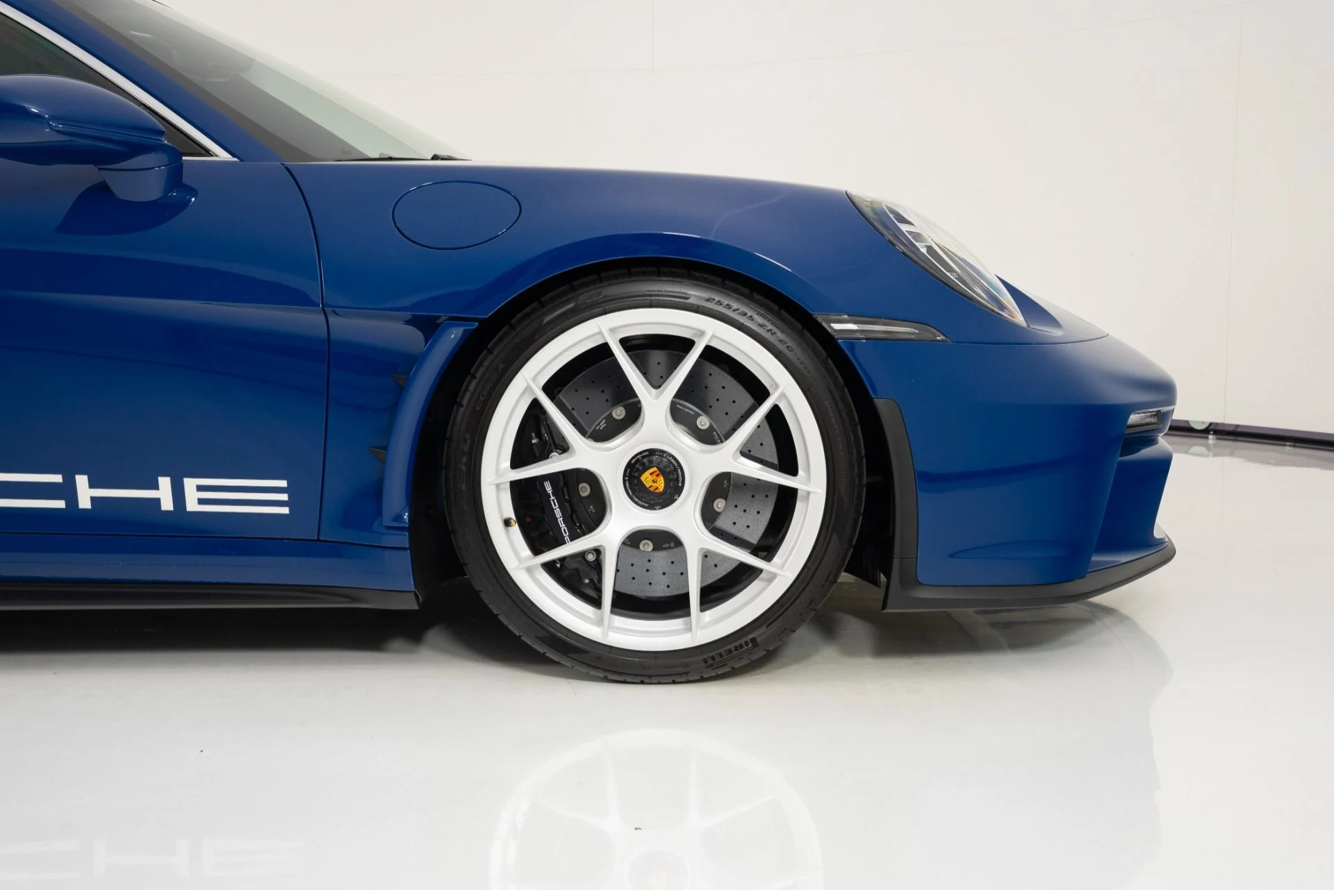 mph012_189599112_Used_2024_Porsche_911_ST_1758136883_22c0c183cd