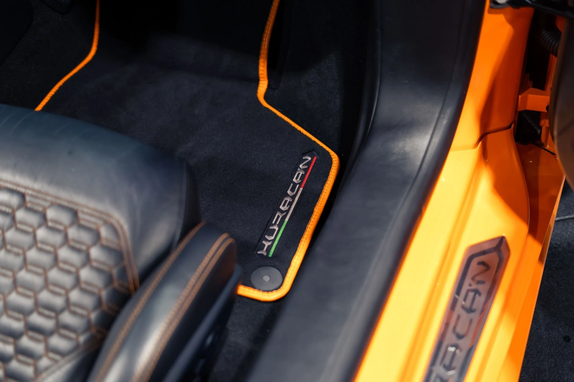mph012_1903952480_Used_2017_Lamborghini_Huracan_LP_610_4_Spyder_1780761018_a96fabb9ed