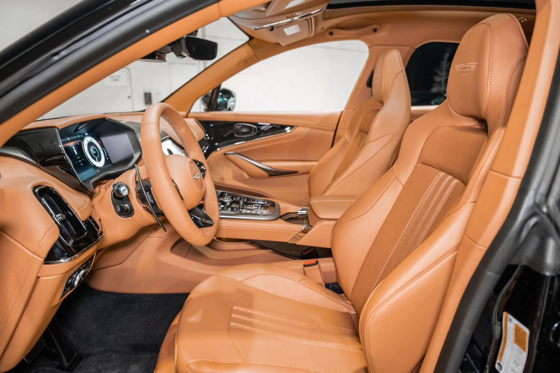 mph012_1904300209_New_2026_Aston_Martin_DBX_707_1765214112_b6b8a902c6