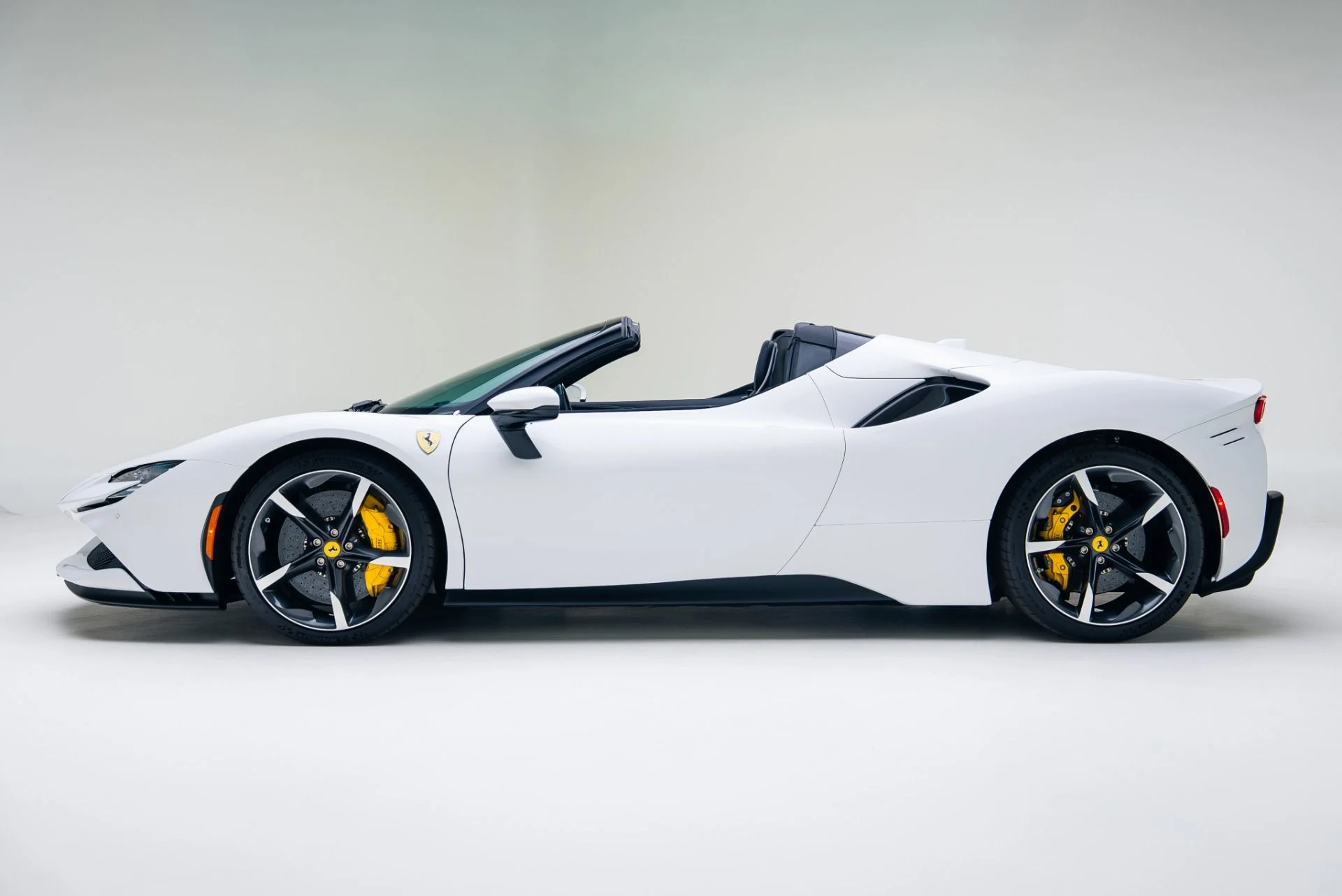mph012_1915904889_Used_2024_Ferrari_SF_90_Spider_1764978674_0ec57fb74f