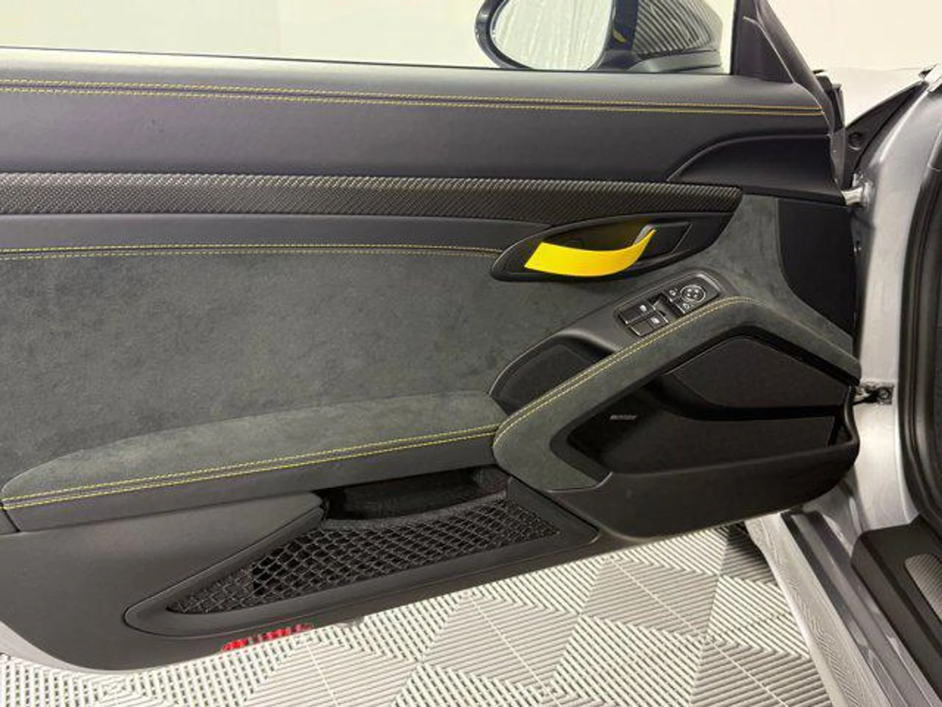 mph012_1918457544_sn_Q_Tq0k2o_F8_PNNYJYQ_xi_Gu_Il_Vw_4b9ec7ded3