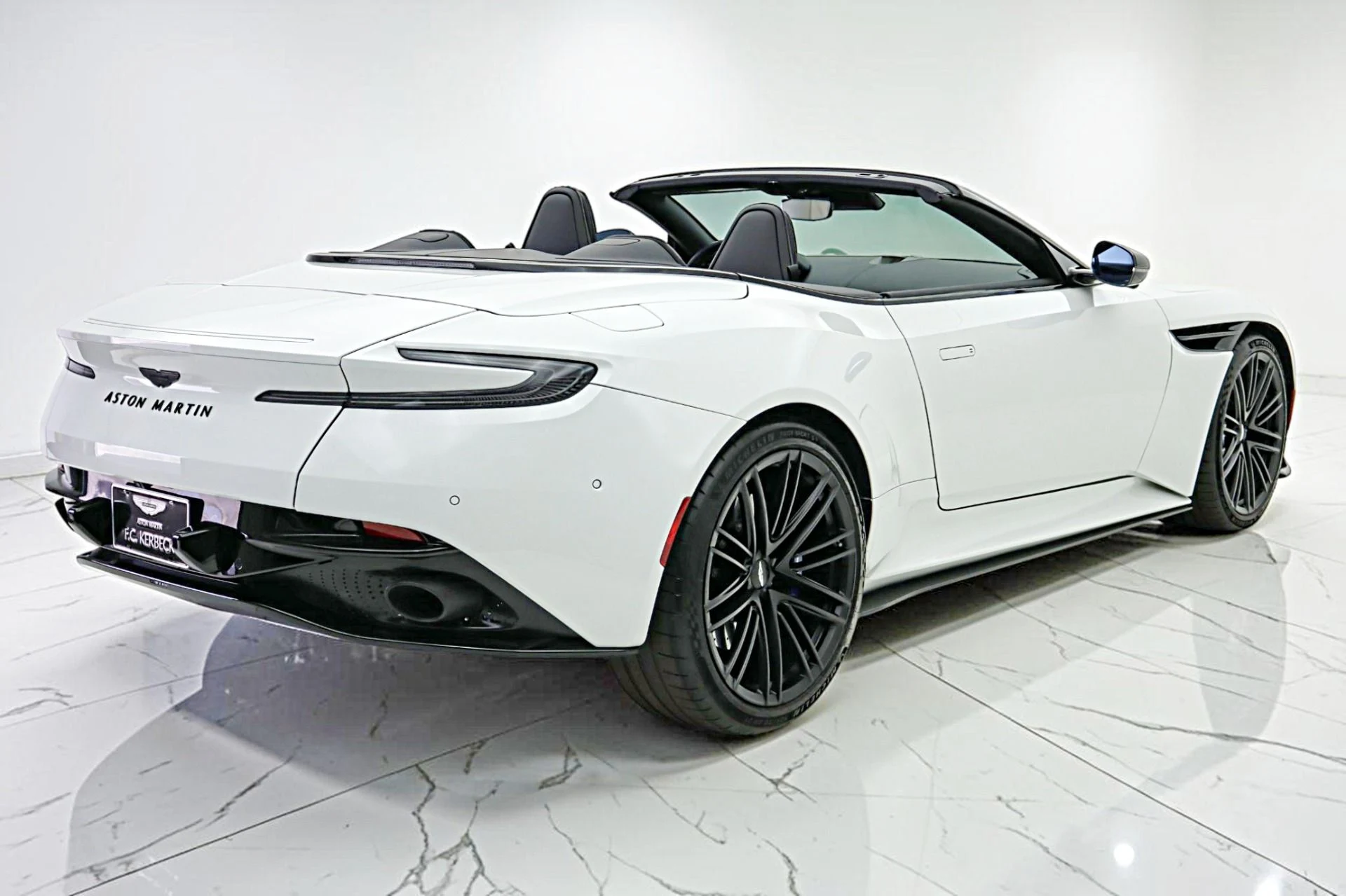 mph012_1918944041_Used_2024_Aston_Martin_DB_12_Volante_e597375ba9