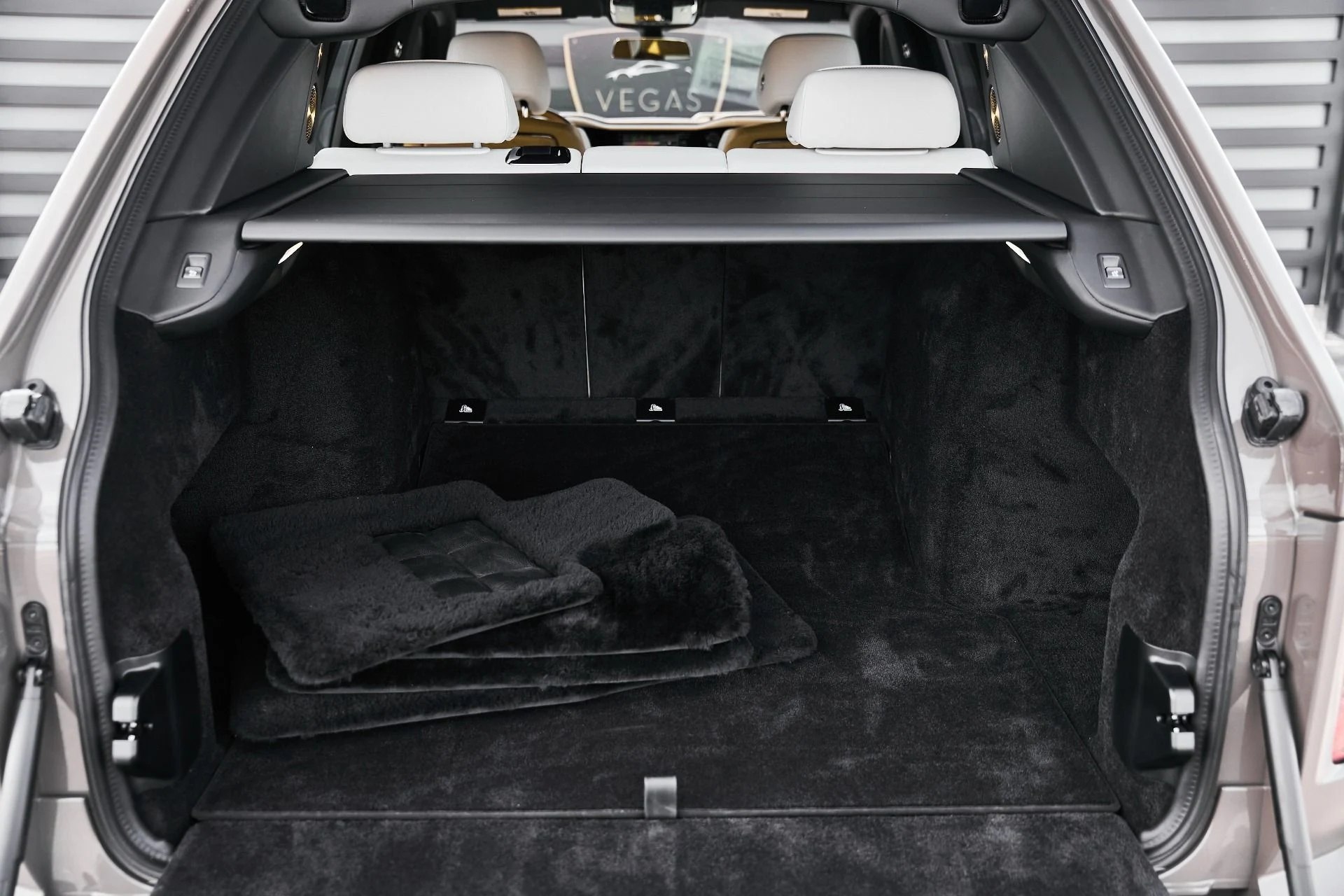 mph012_192483408_Used_2026_Rolls_Royce_Cullinan_Black_Badge_1776555983_ef122a3f0c