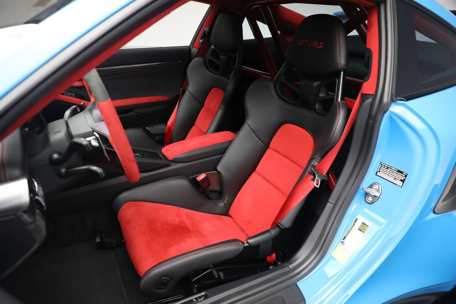 mph012_192491288_Used_2018_Porsche_911_GT_2_RS_1f06bdd84e