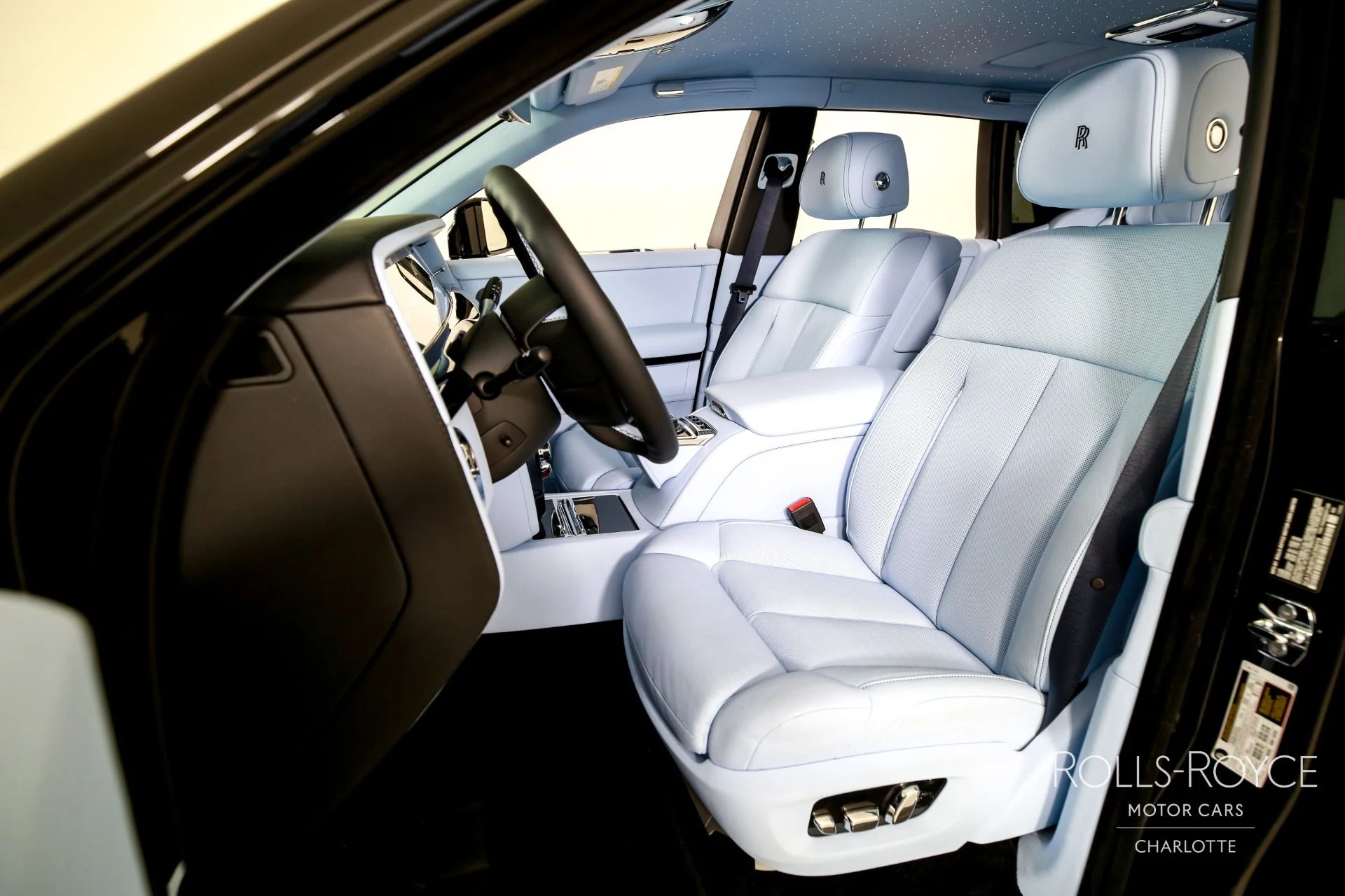 mph012_1927297481_Used_2026_Rolls_Royce_Phantom_1776091031_bece224a4a