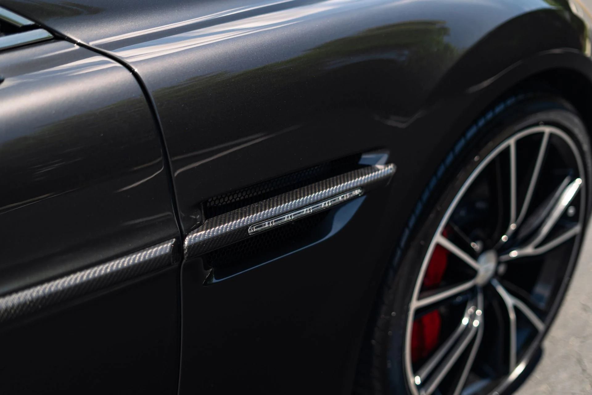 mph012_1932859308_Used_2014_Aston_Martin_Vanquish_Carbon_Exterior_Package_1782856406_12acafd678
