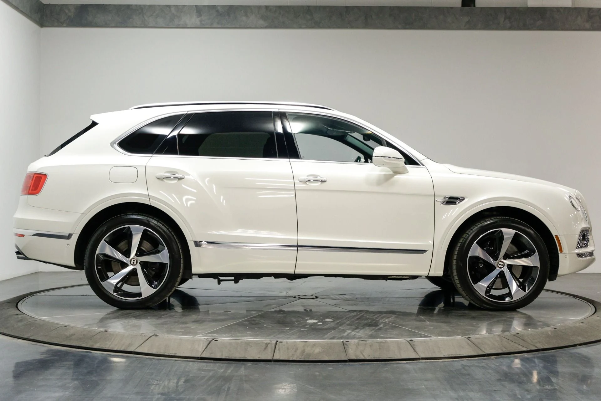 mph012_1936222221_Used_2020_Bentley_Bentayga_V8_1760480773_ad8c708885