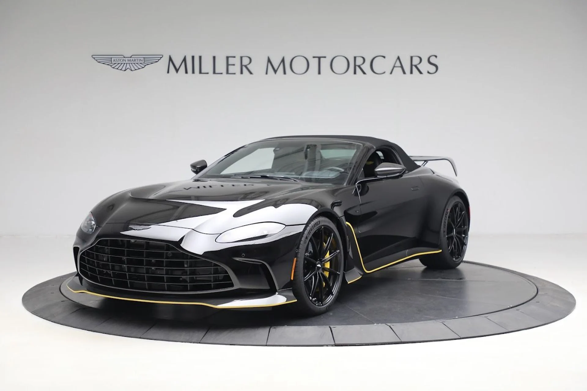 mph012_1951161082_Used_2023_Aston_Martin_Vantage_V12_1687444772_a8bd7c8d7c