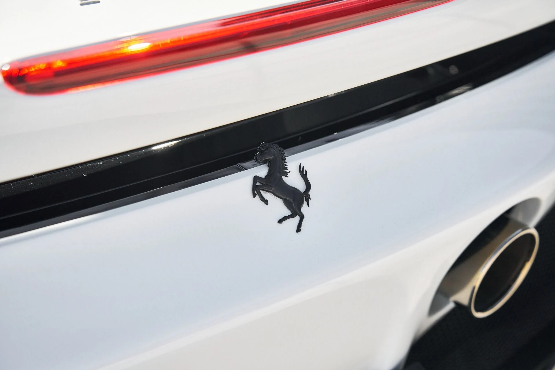 mph012_195786956_Used_2023_Ferrari_SF_90_Stradale_1762821635_06576e2fb2