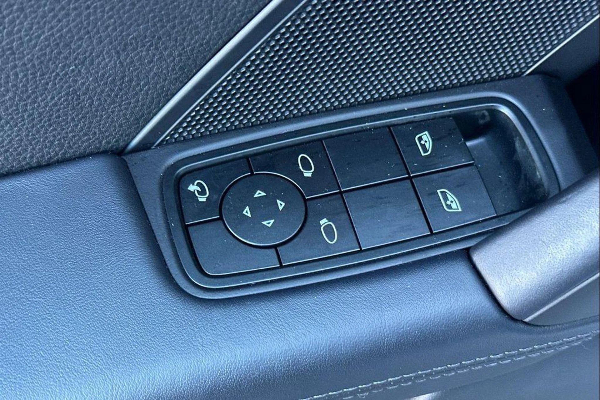 mph012_1977837102_cid2s_ZQ_Aen_O_Yb_Hp_Jz_o0mqpy_GVE_bc70e7916e