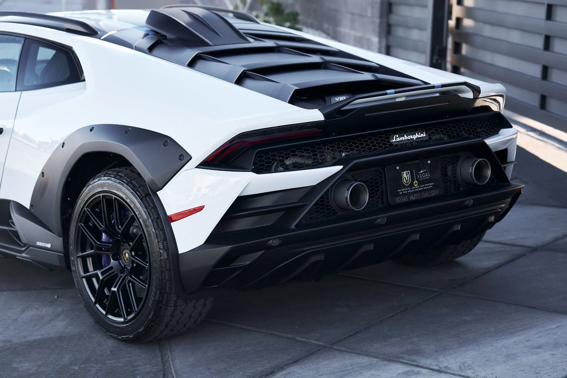 mph012_1980378011_Used_2024_Lamborghini_Huracan_Sterrato_Base_1761068390_ab8925c47c