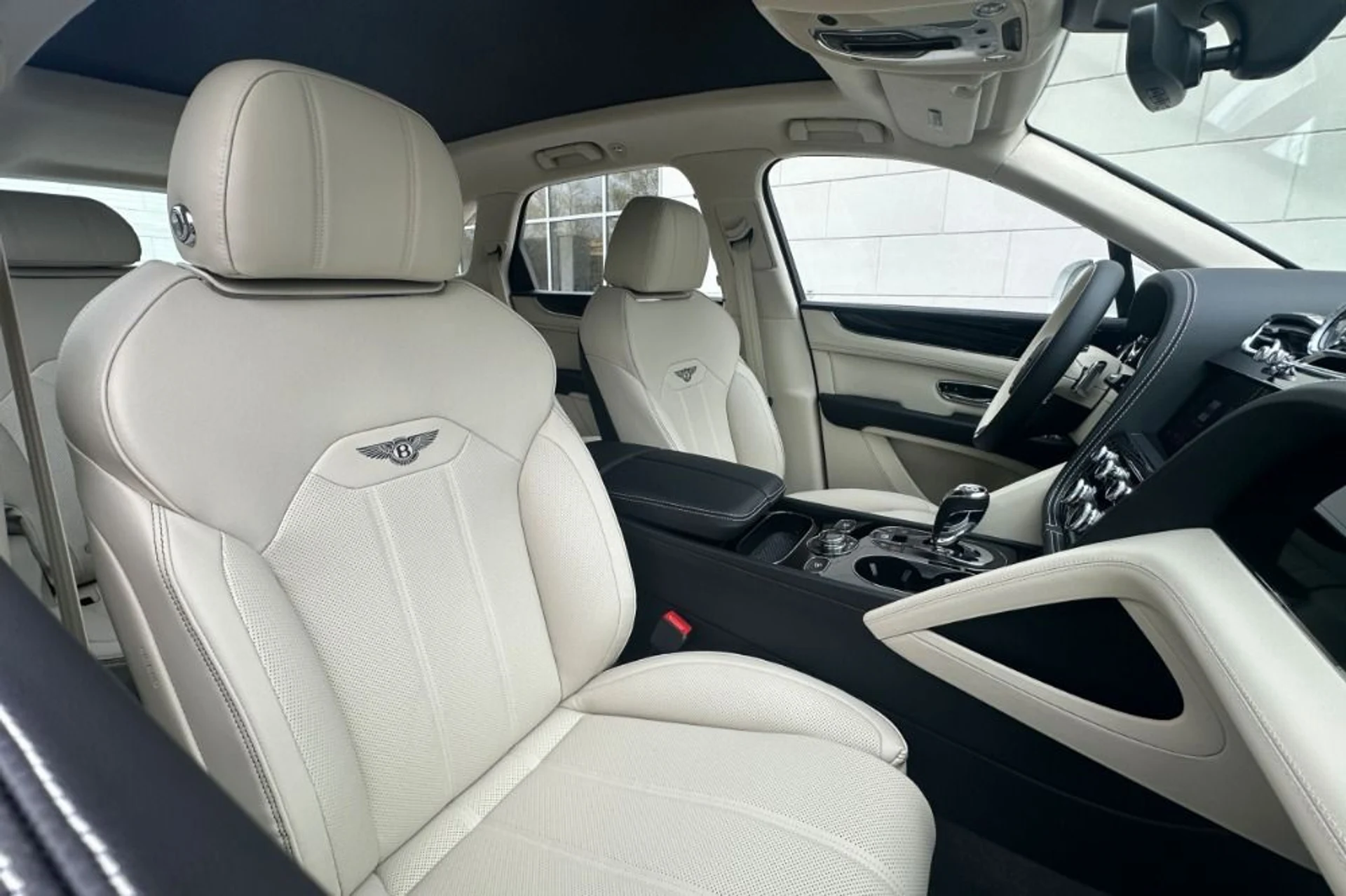mph012_1980928756_New_2026_Bentley_Bentayga_1777900453_fb4532ee73