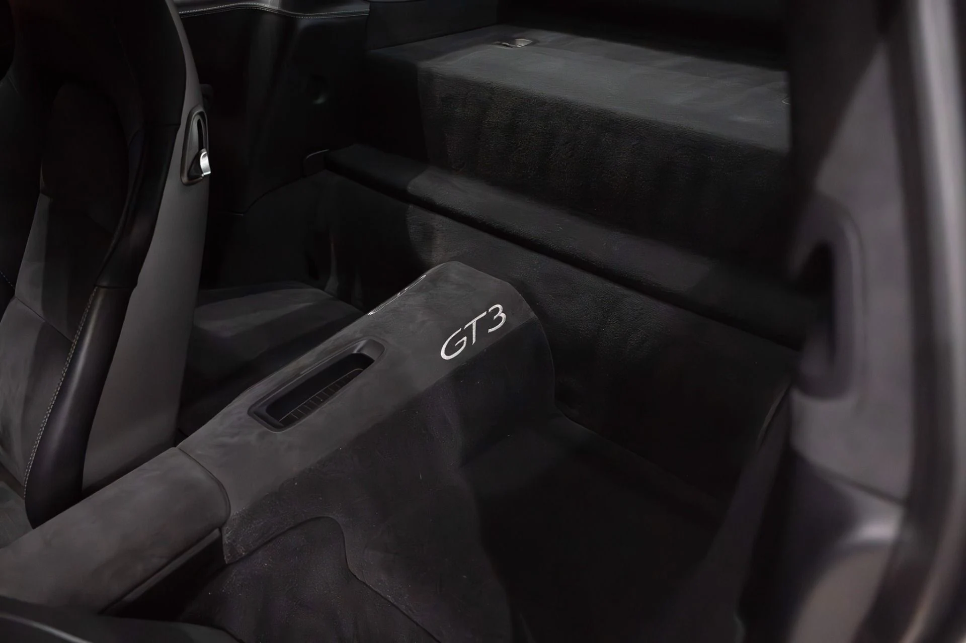 mph012_1981946226_13450_p13_l_5dd0df399c