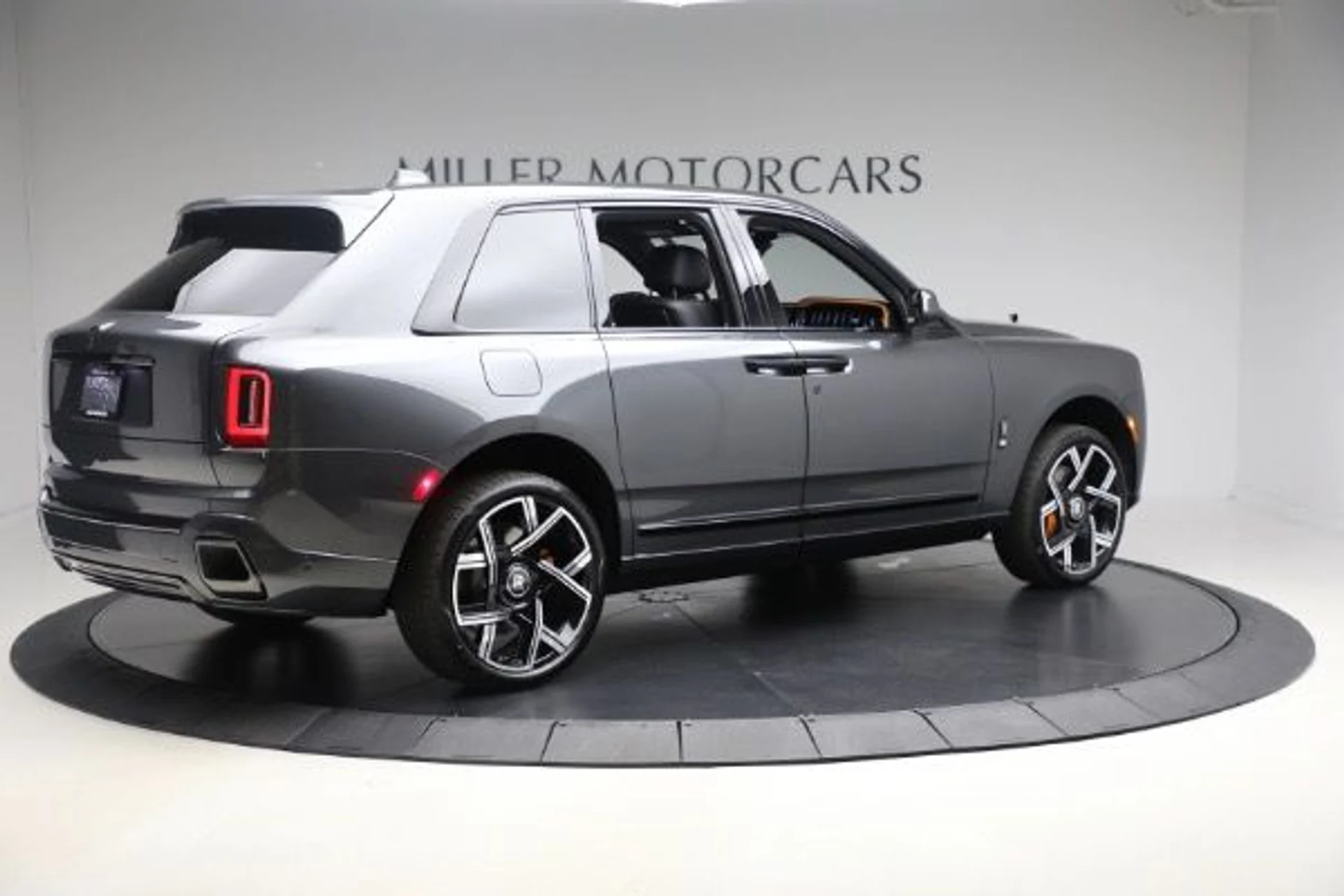 mph012_19911742_New_2026_Rolls_Royce_Black_Badge_Cullinan_0d69648127