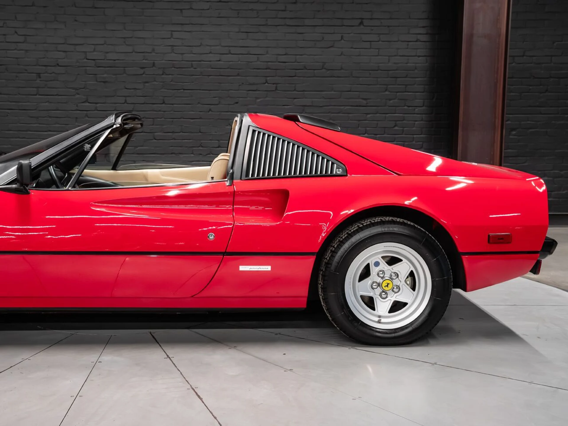 mph012_1997894247_ferrari_308_gtsi_1982_f5da893668