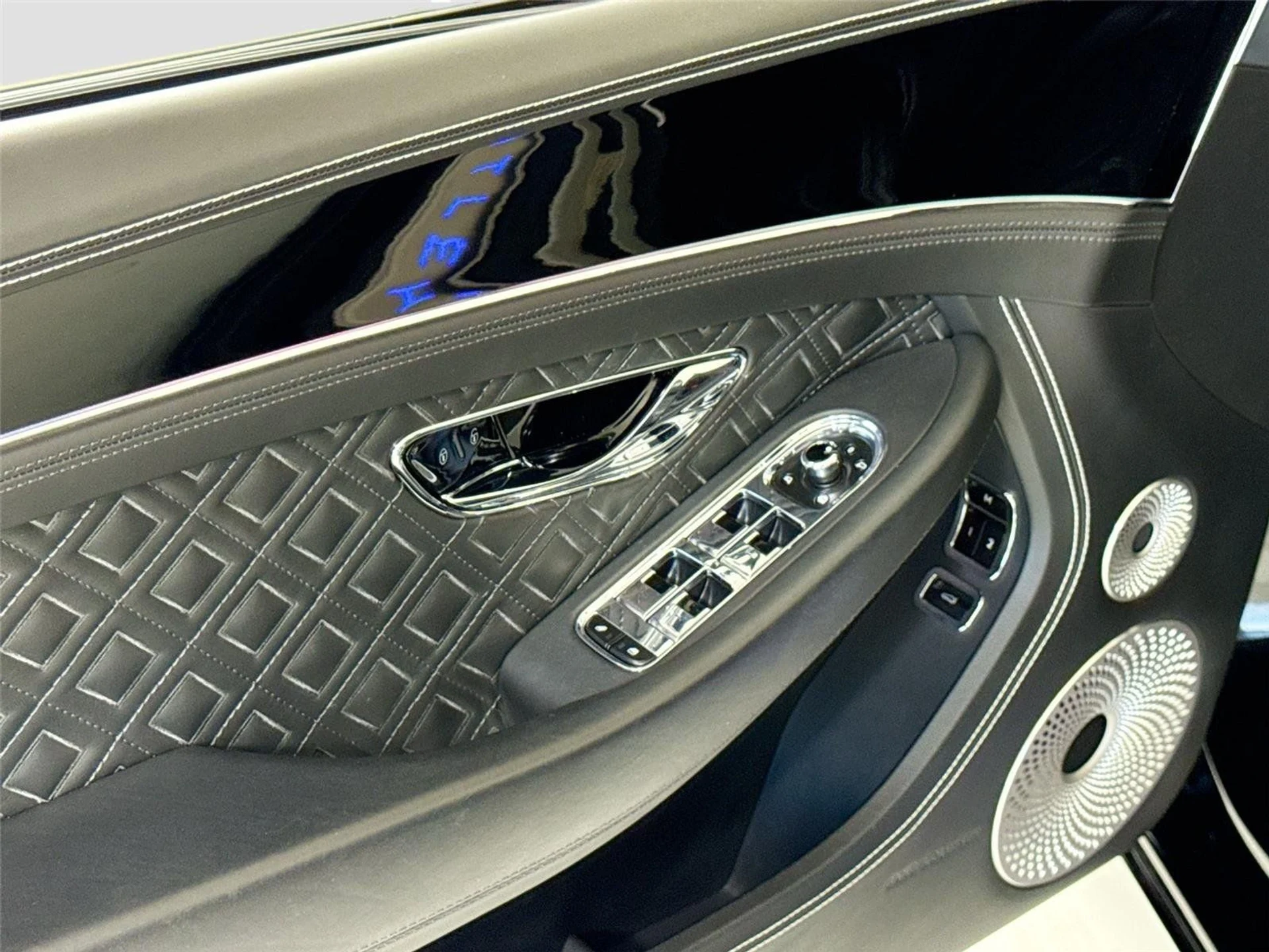 mph012_2000419941_a808d1ccb2076d89653f225b88ce35f7_2b37bfae90