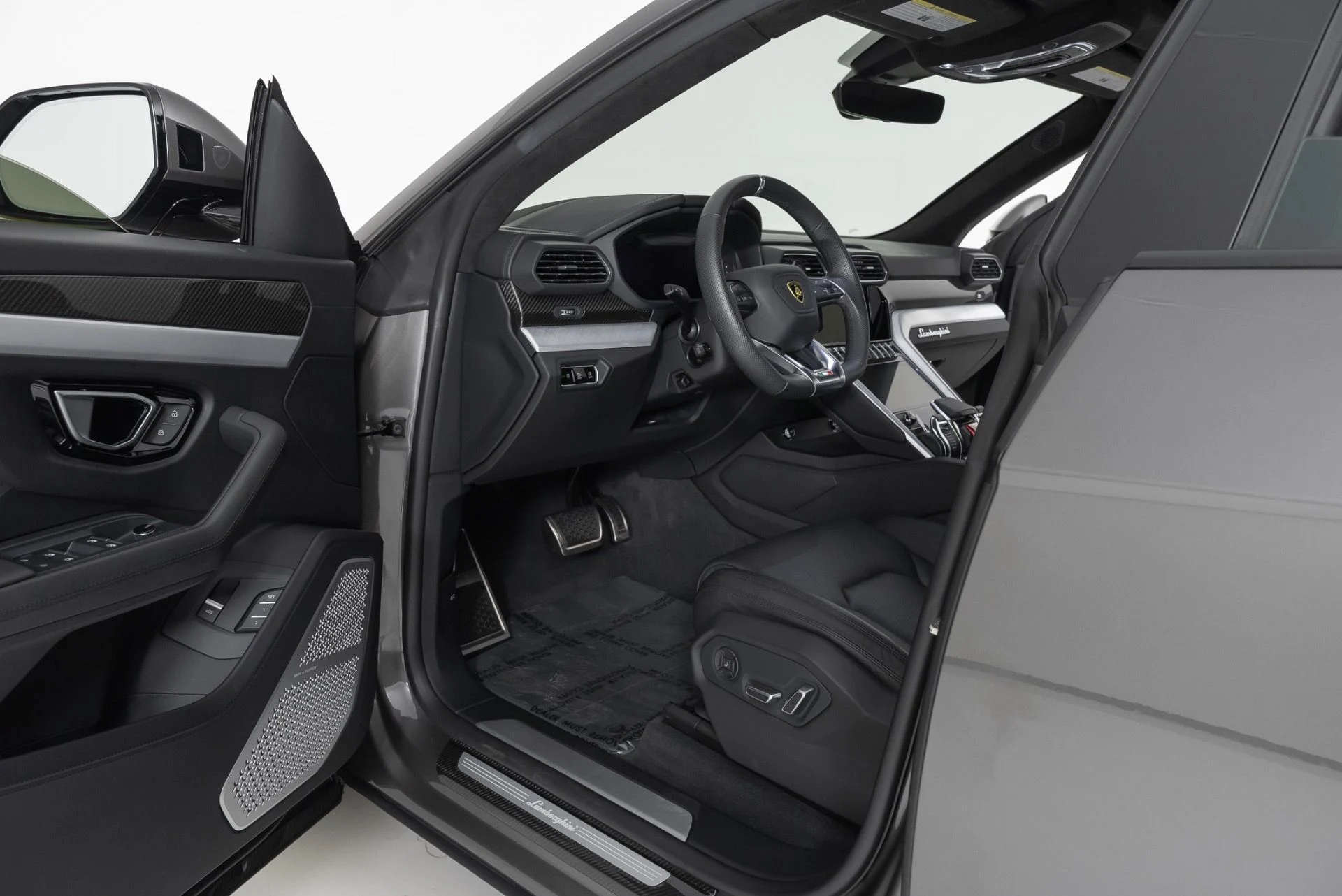 mph012_2010434127_Used_2021_Lamborghini_Urus_1780937712_3f8ee417f7