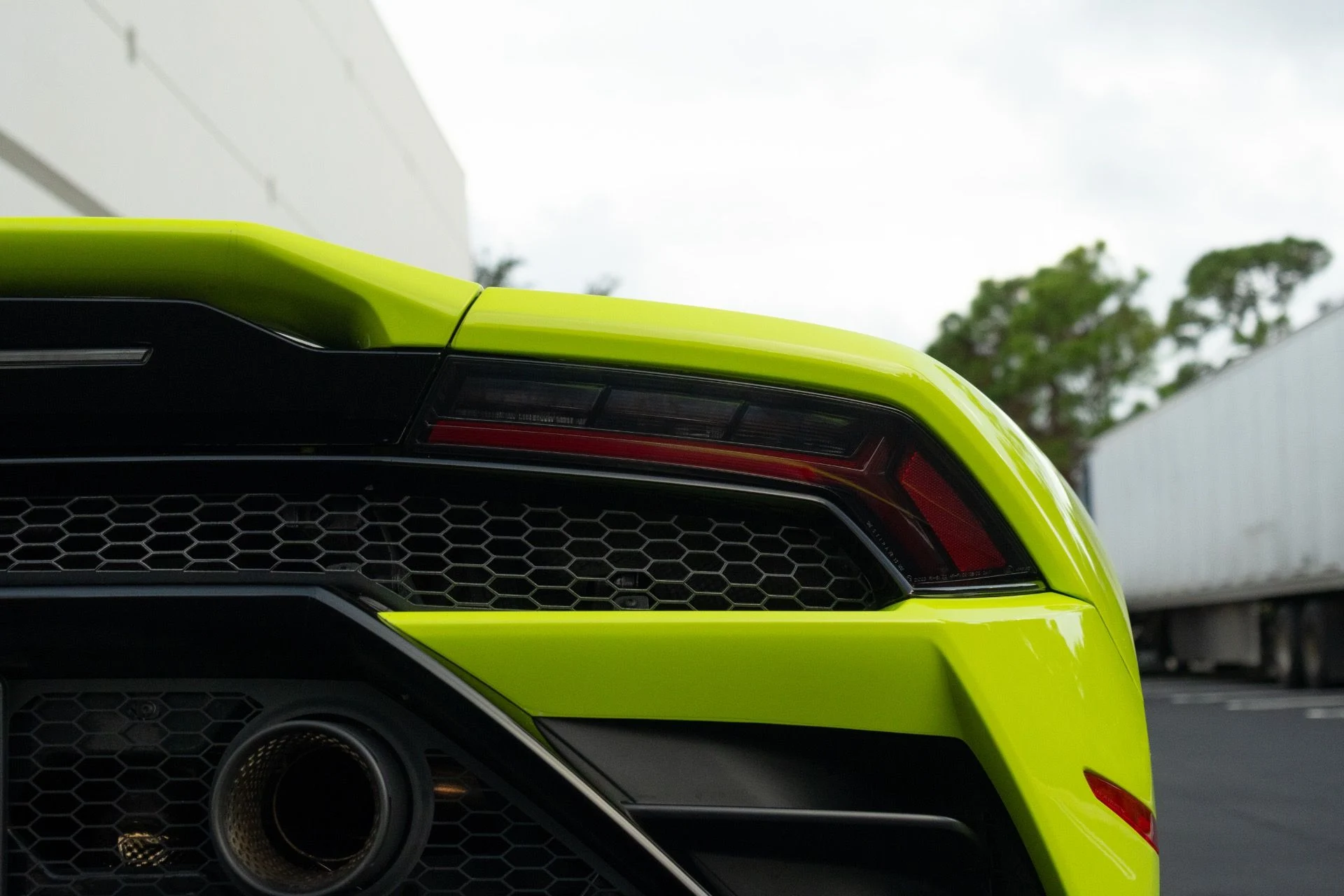 mph012_2011545704_Used_2020_Lamborghini_Huracan_EVO_1764467983_3756800b8d