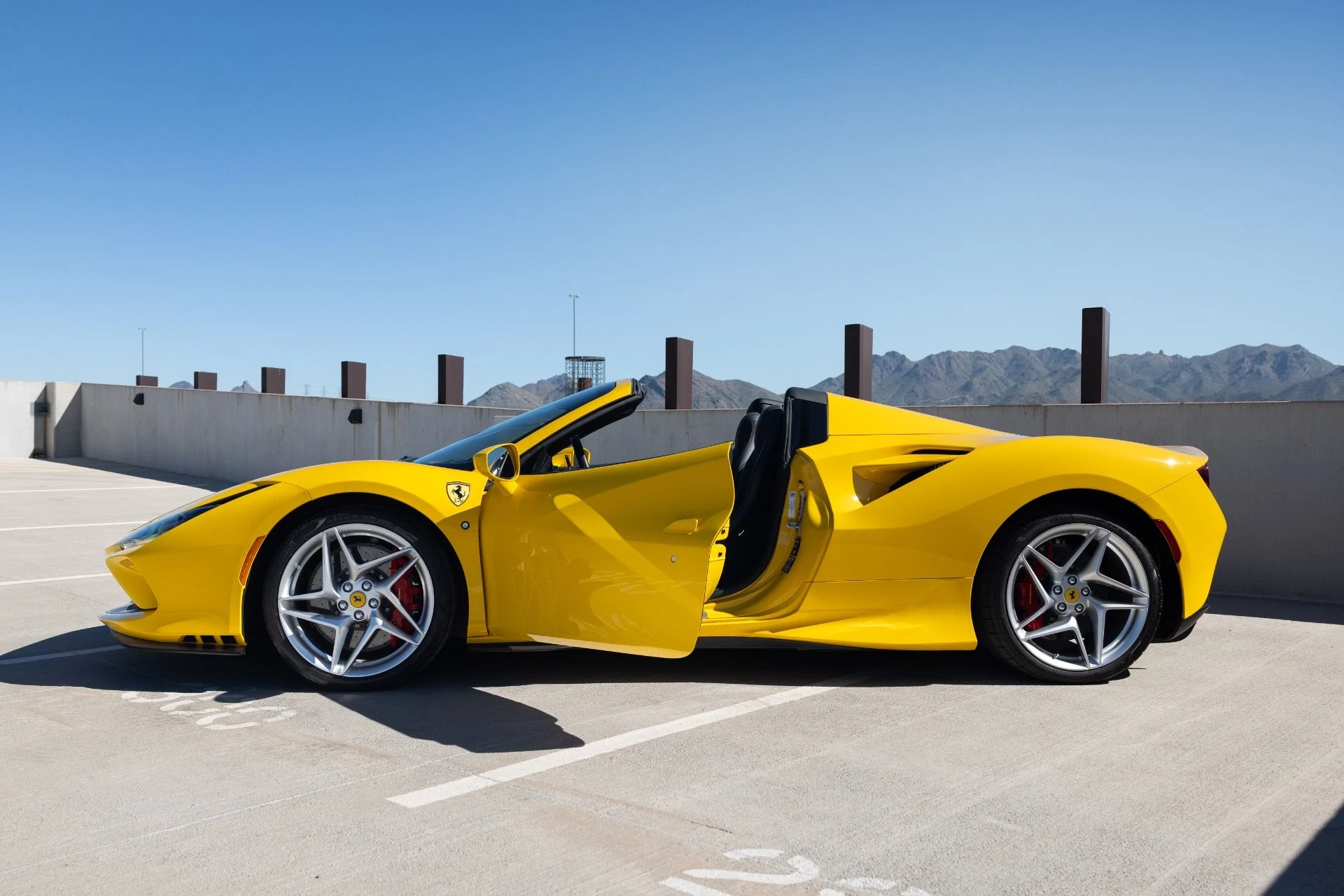 mph012_2014010650_Used_2022_Ferrari_F8_Spider_1790977695_f78d308b4f