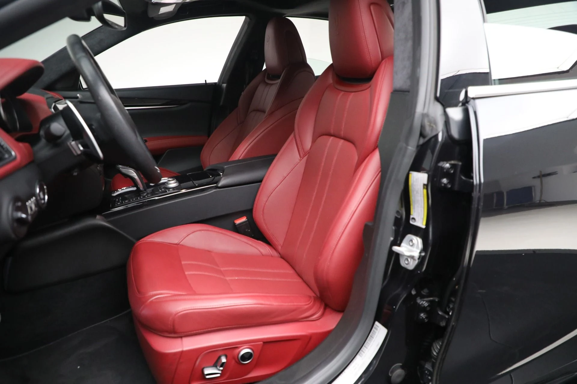 mph012_2015641255_Used_2022_Maserati_Ghibli_Modena_Q4_1b7b618534