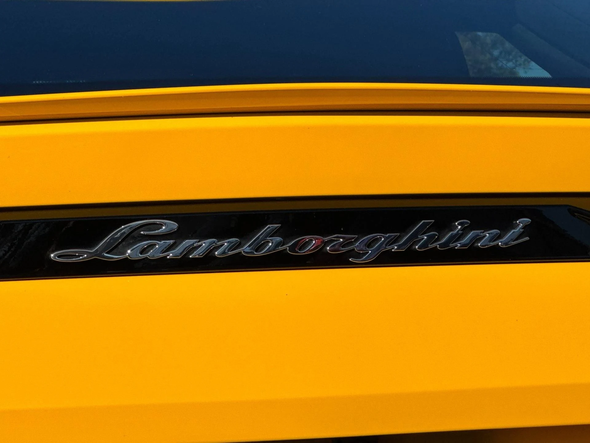 mph012_201659381_Used_2019_Lamborghini_Urus_Selezione_CPO_1768403564_ca91788367