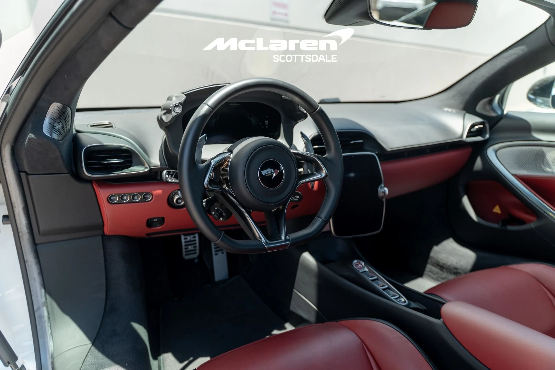 mph012_2022178635_Used_2023_MCLAREN_ARTURA_1782148158_8576df3d04