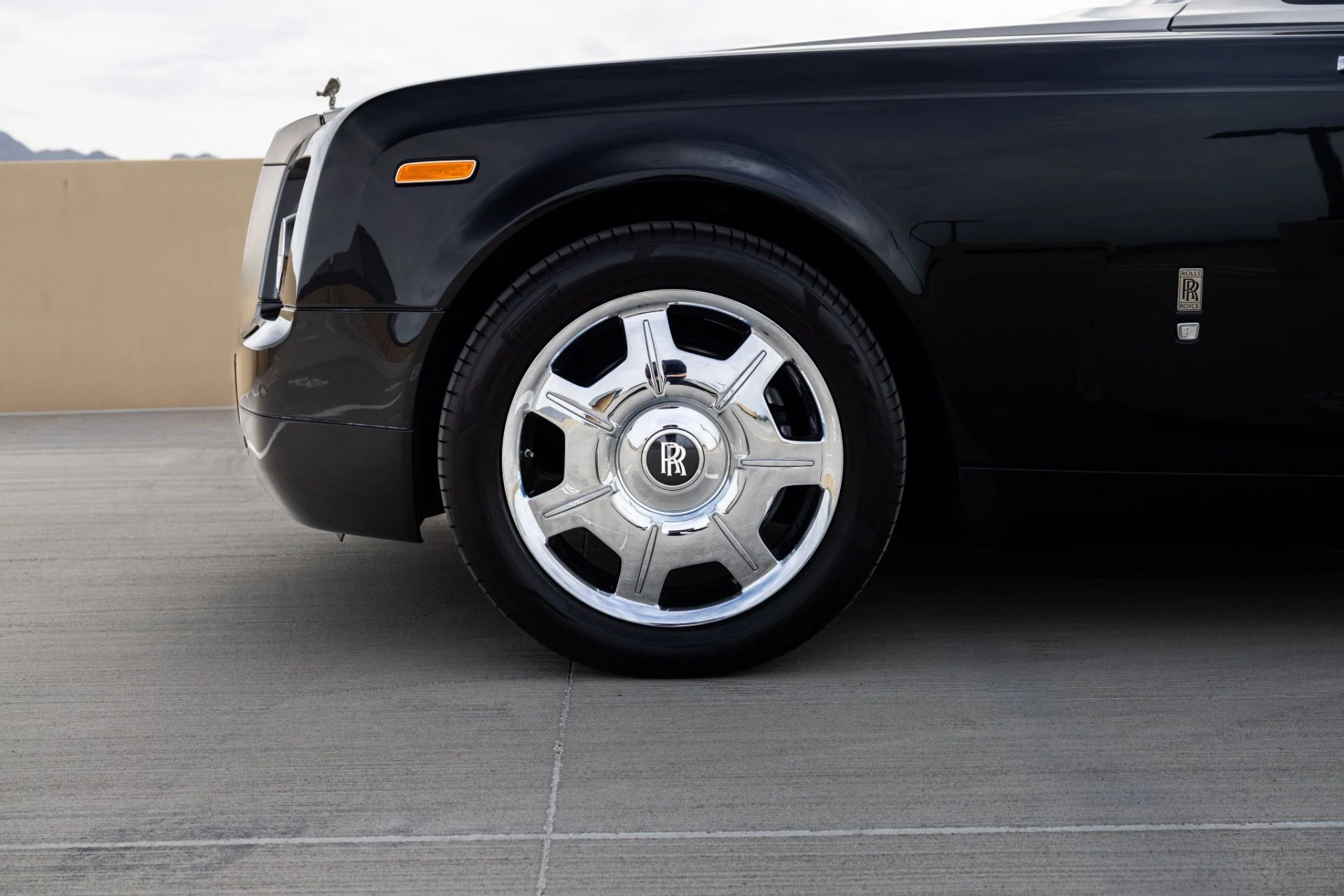 mph012_2024987866_Used_2009_Rolls_Royce_Phantom_Drophead_Coupe_1775064256_4a461d98b2