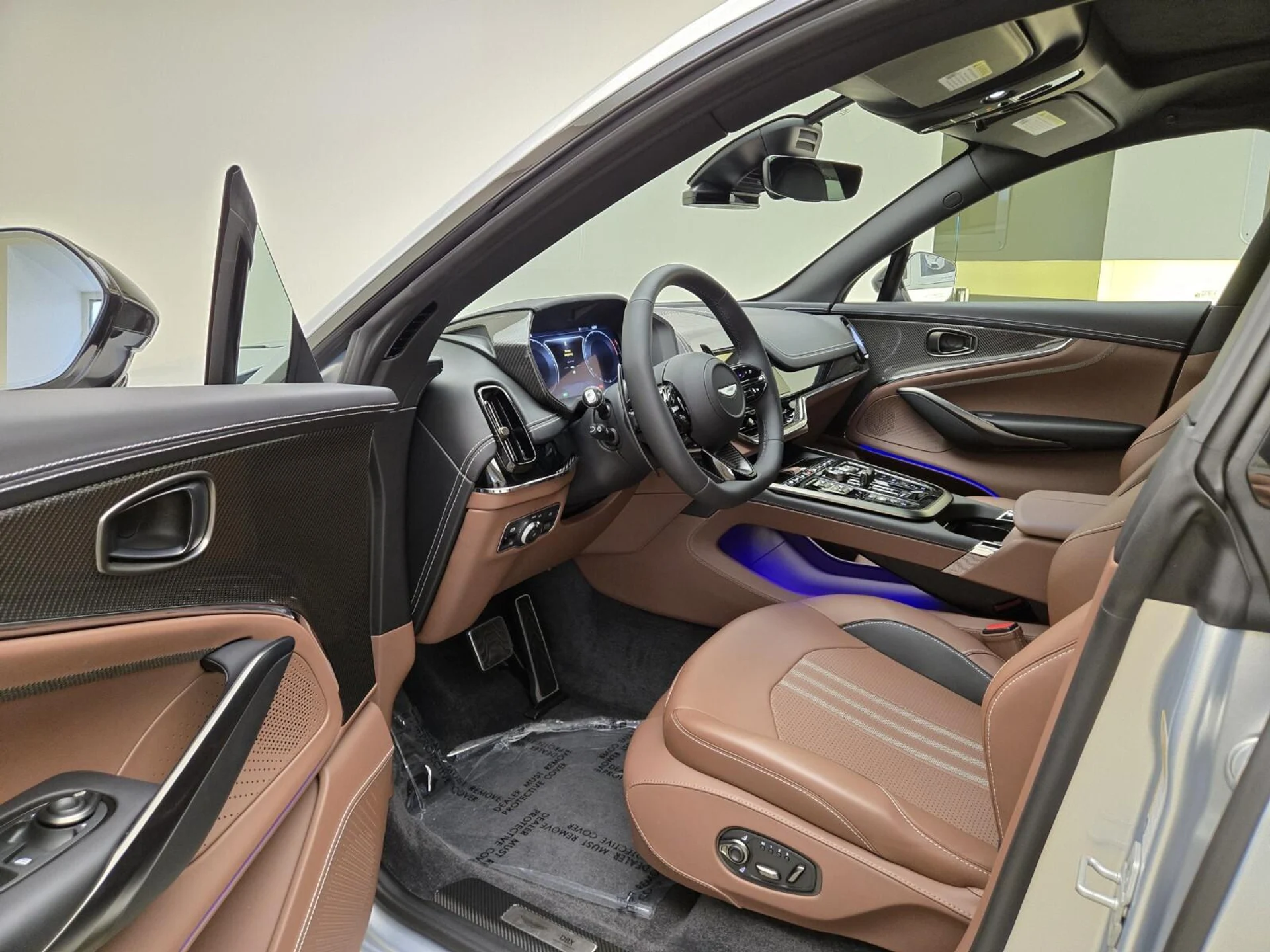 mph012_2025976177_New_2026_Aston_Martin_DBX_707_1781759959_884e2b12e5