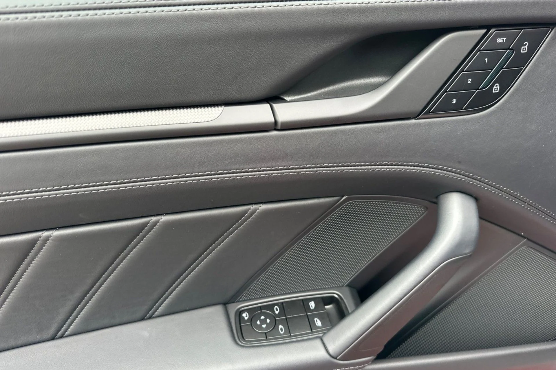 mph012_2027012081_d7df47d4fb236fcc824261973e3c01bf_dd5d6e8a90