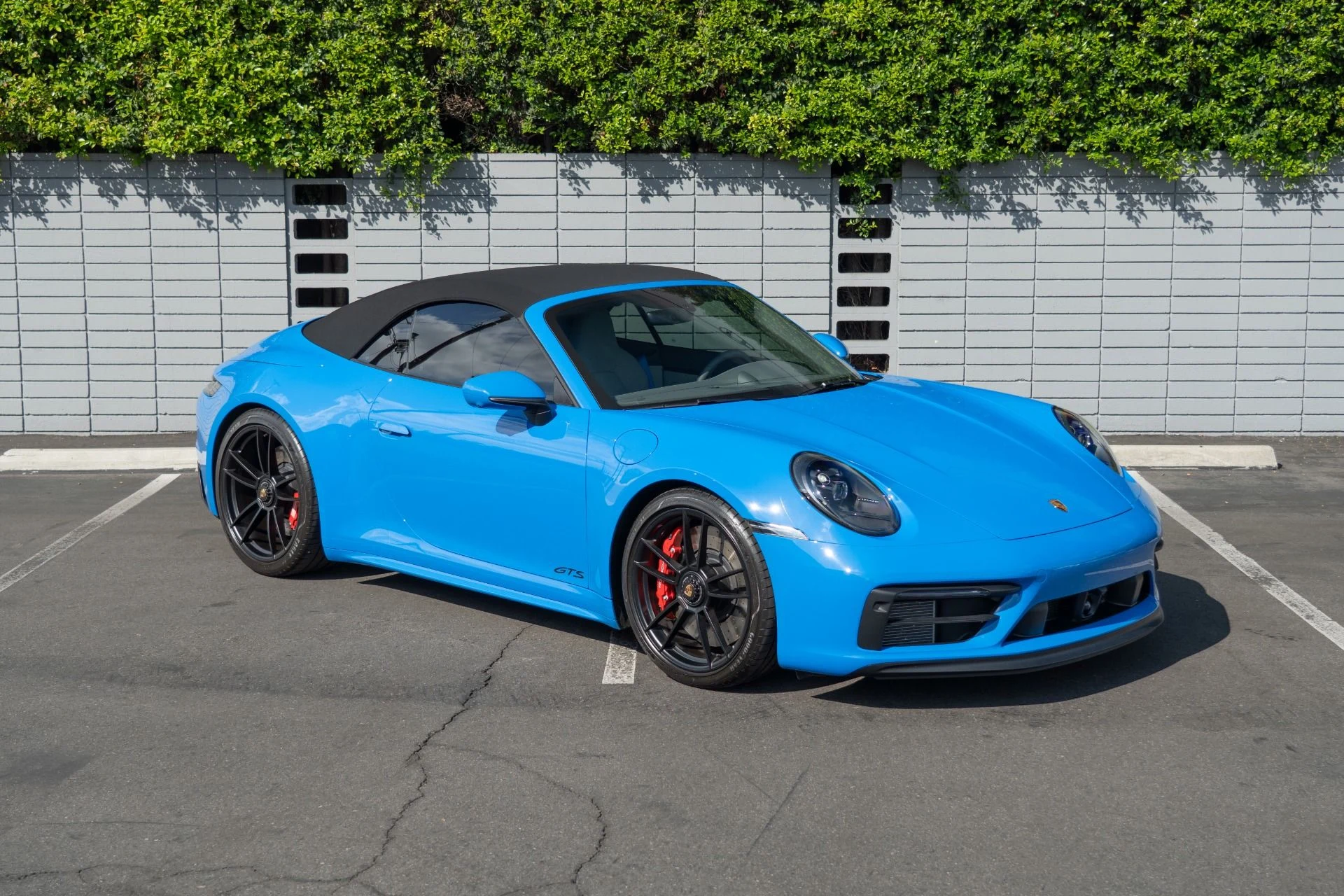 mph012_2032462545_Used_2023_Porsche_911_Carrera_GTS_1759352953_81bd990e2d