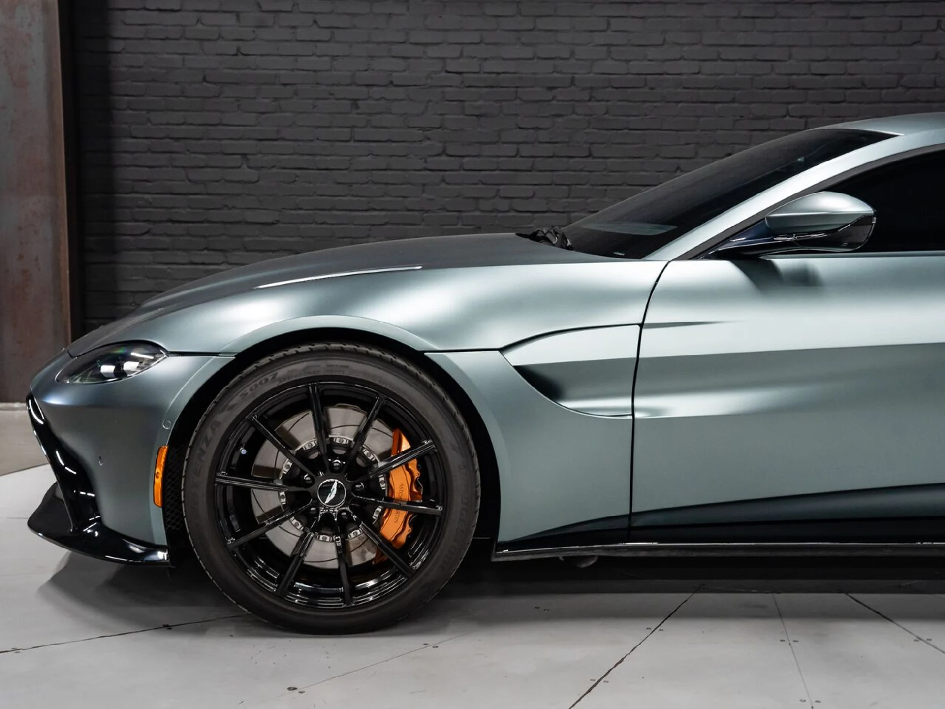 mph012_2032596249_aston_martin_vantage_2020_5df1c8353c