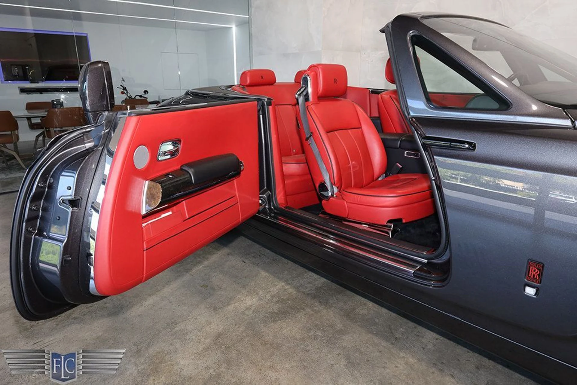 mph012_2054993076_used_2017_rolls_royce_phantom_drophead_coupe_9689_23040582_13_1024_cdd438a757