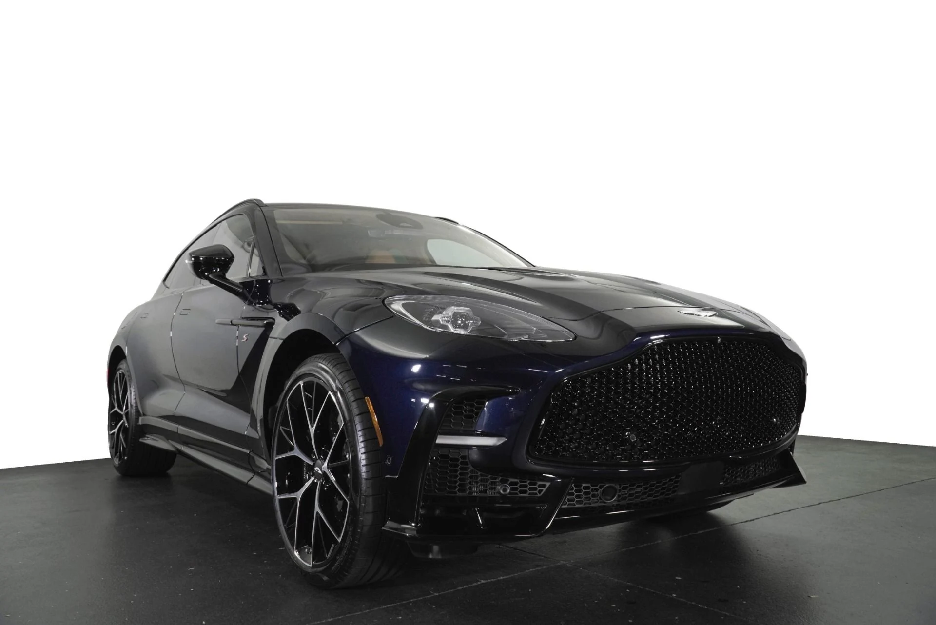 mph012_2056754416_New_2026_Aston_Martin_DBX_S_1791412081_13ae9a6d9f
