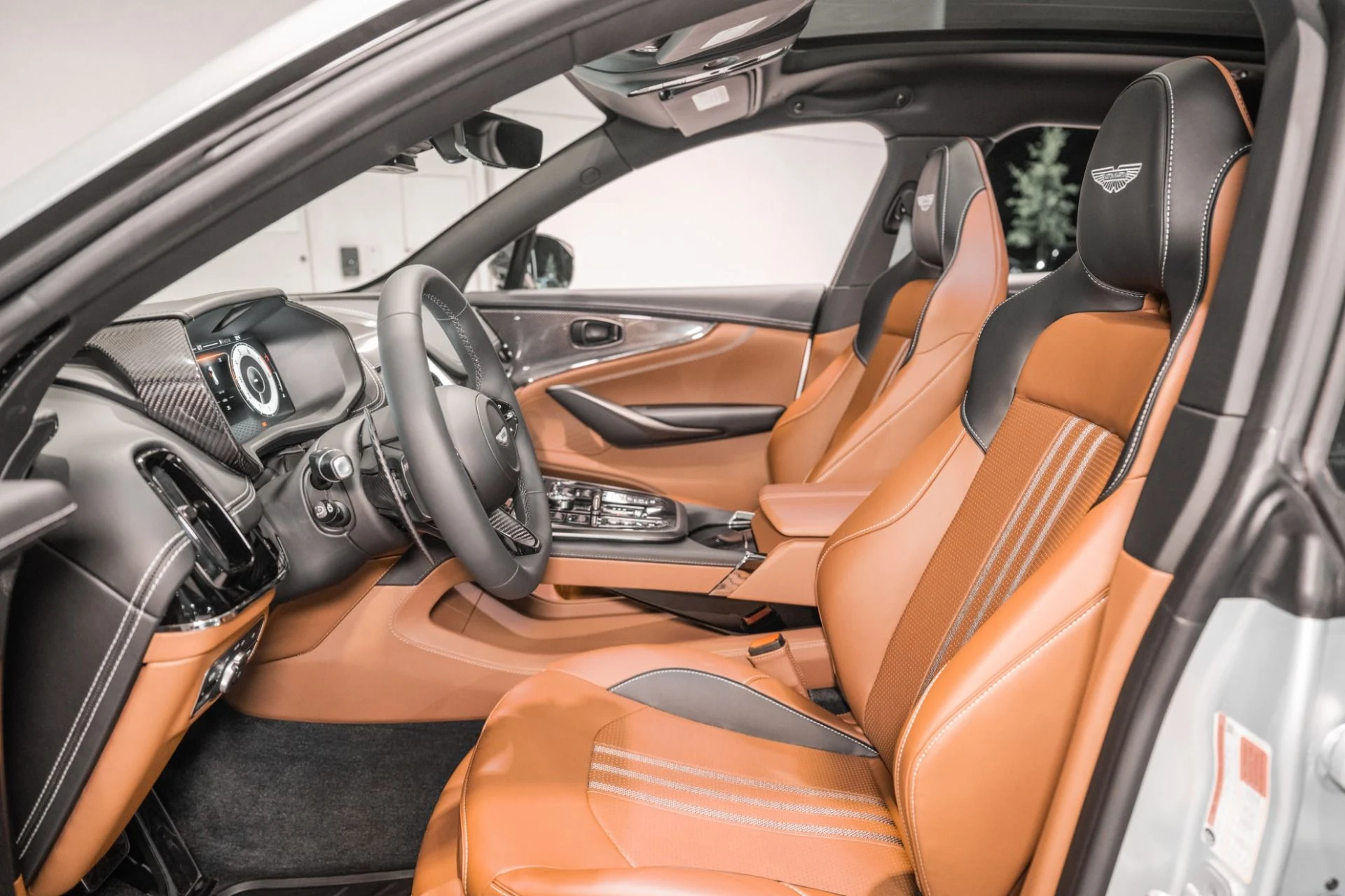 mph012_2058286076_New_2026_Aston_Martin_DBX_707_1780937763_baf57c20a8