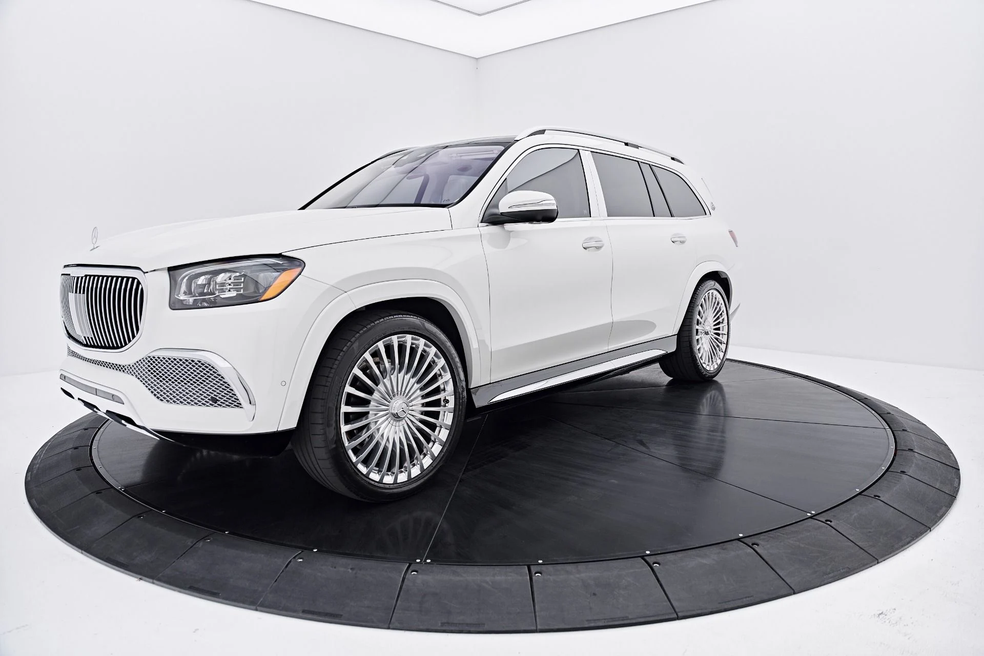 mph012_2060477045_Used_2023_Mercedes_Benz_GLS_Maybach_GLS_600_1789174480_c8fe2914c3