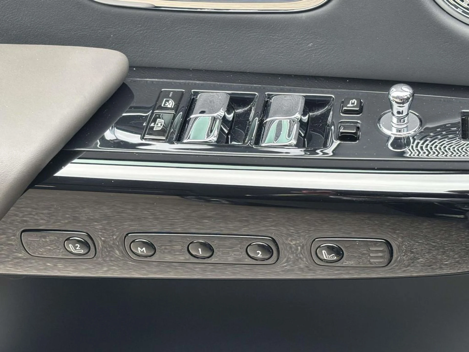 mph012_2066292618_164bdbbe4a4d882438c7388a3f4afc01x_03c913eaf9