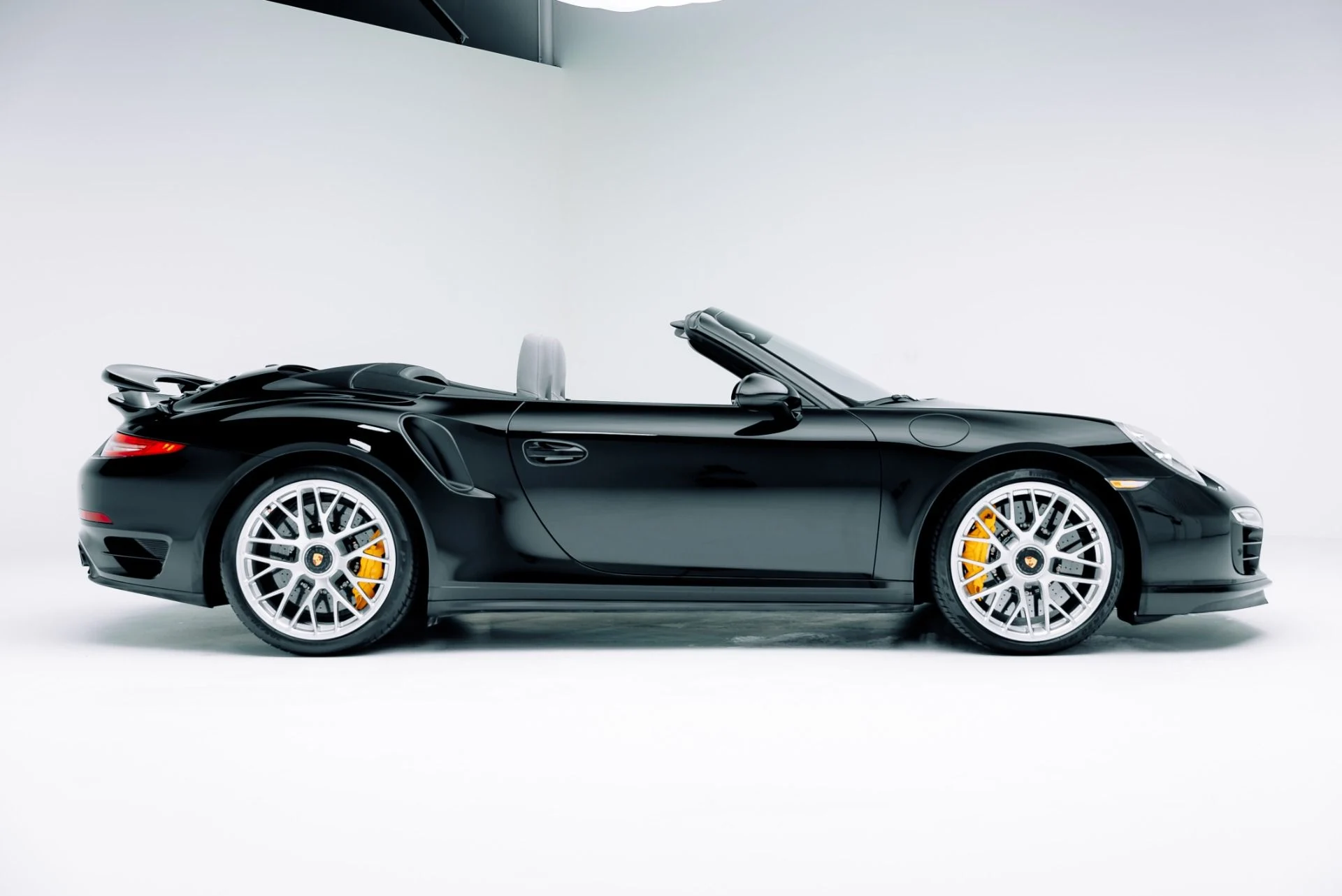 mph012_2077135203_Used_2014_Porsche_911_Turbo_S_1764615222_3509ad8160