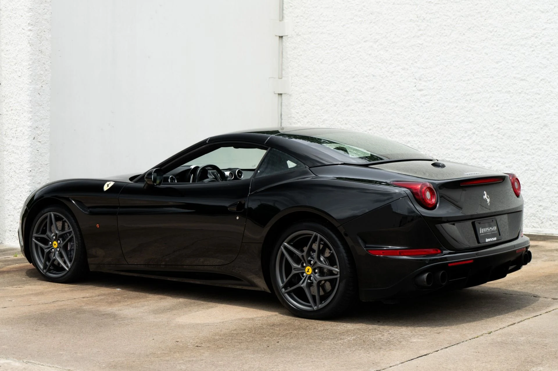 mph012_2092382162_Used_2018_Ferrari_California_T_1781897597_1a1a3fb3df