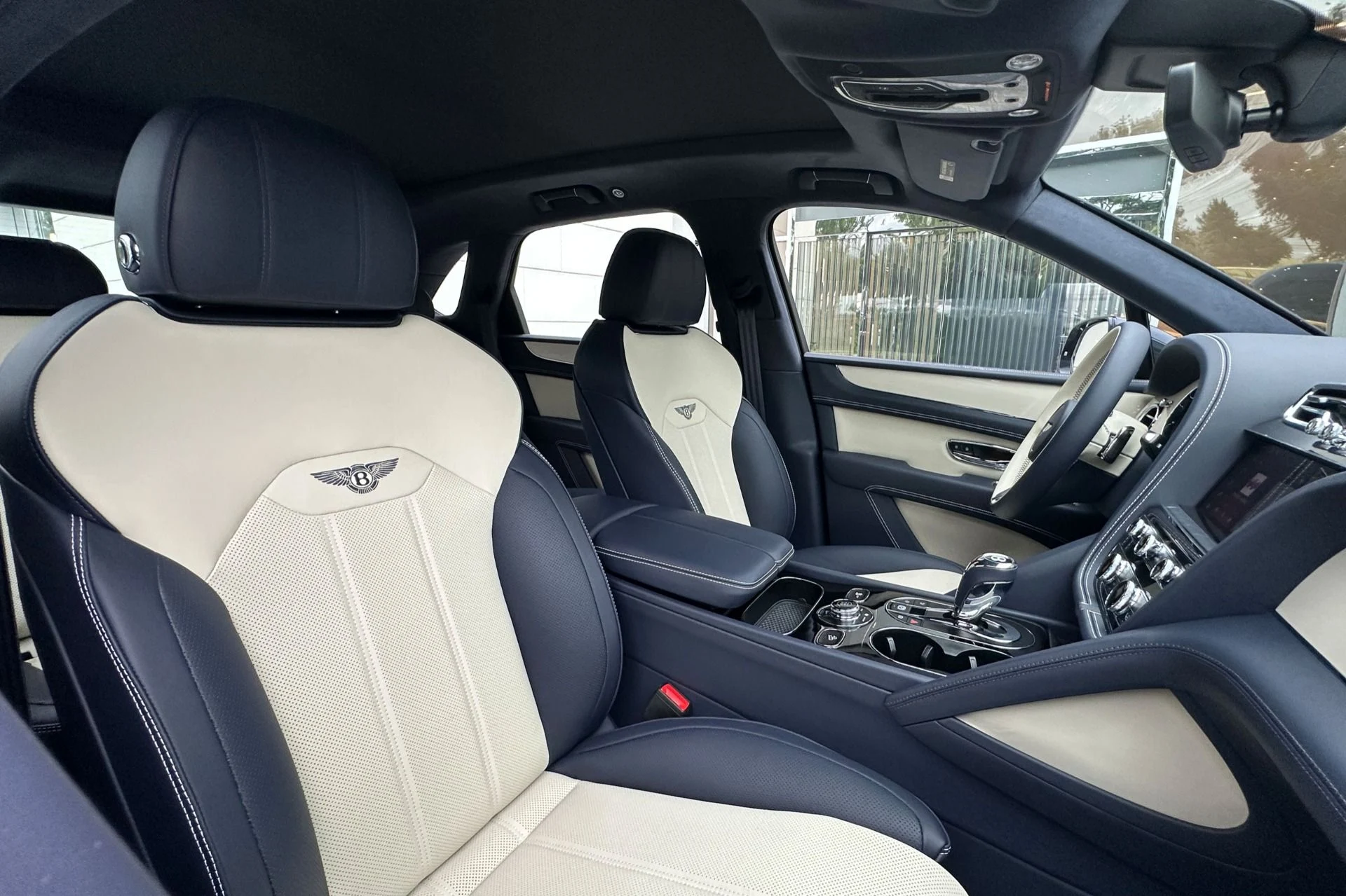 mph012_2095232536_New_2026_Bentley_Bentayga_V8_1784720366_3c16b6b4f7