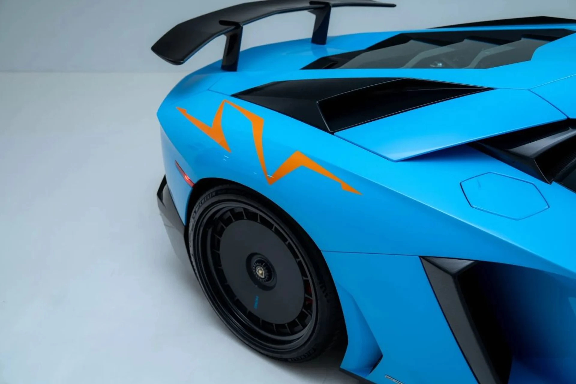 mph012_2096269528_Used_2017_Lamborghini_Aventador_SV_1786551969_891aa796ac
