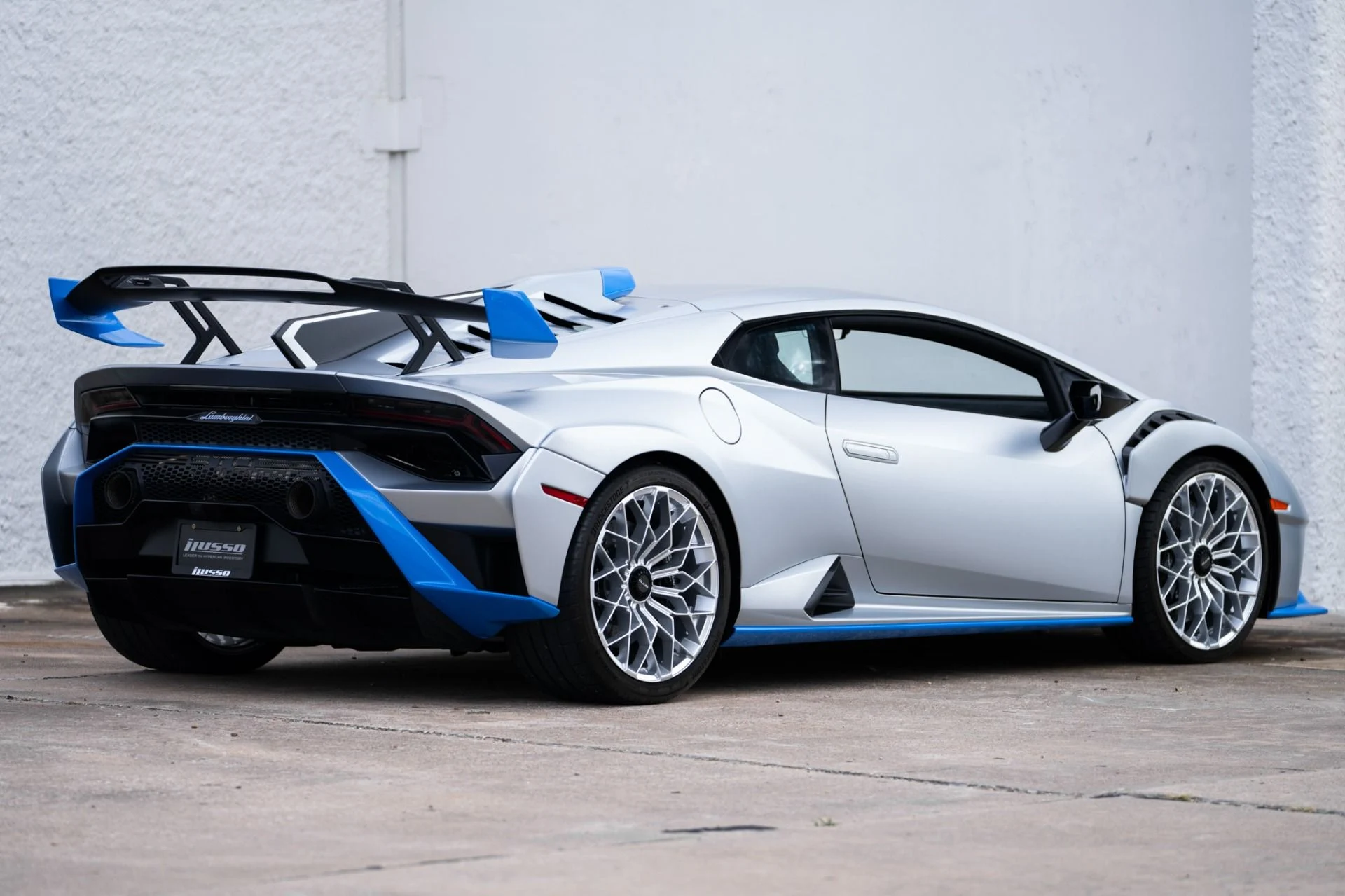 mph012_2096738896_Used_2023_Lamborghini_Huracan_STO_1760737861_804335e138