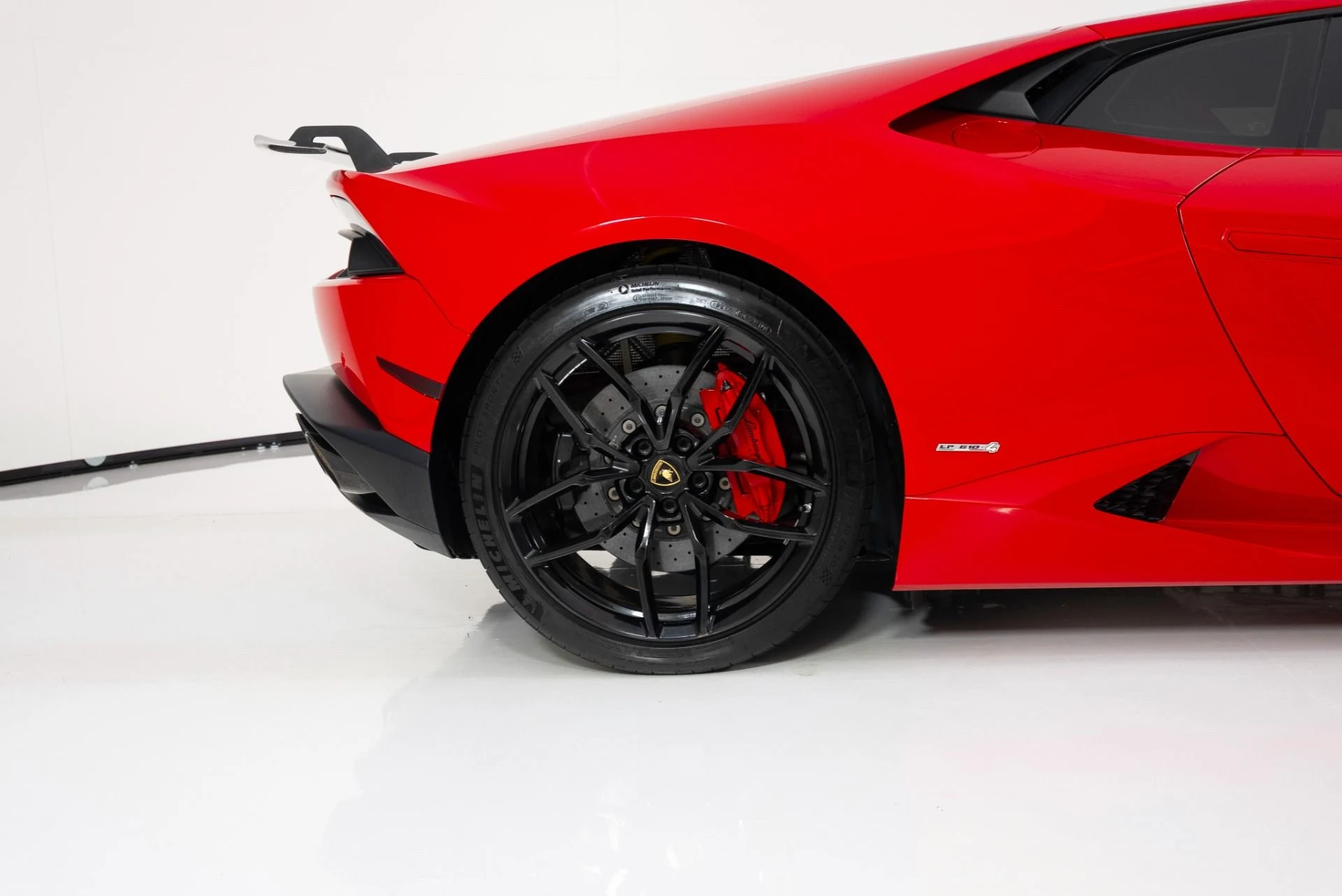 mph012_2097192967_Used_2015_Lamborghini_Huracan_LP_6104_1757361047_a082d5468c