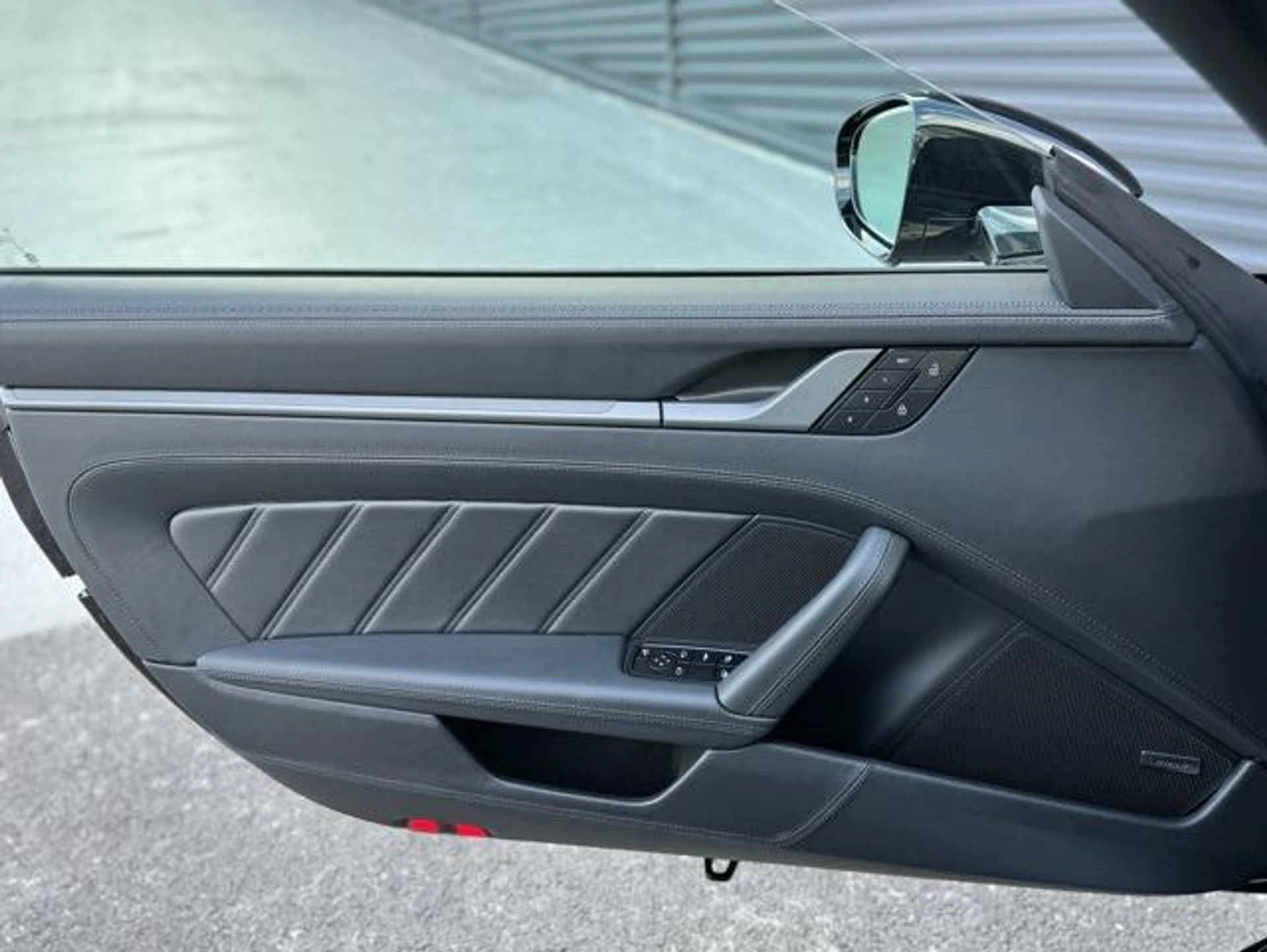 mph012_2103080294_d_Q_Dk_LX_Hq_Fyq_DE_Nzmk_Fl_GG_65_F_Sd_Q_9e40938486