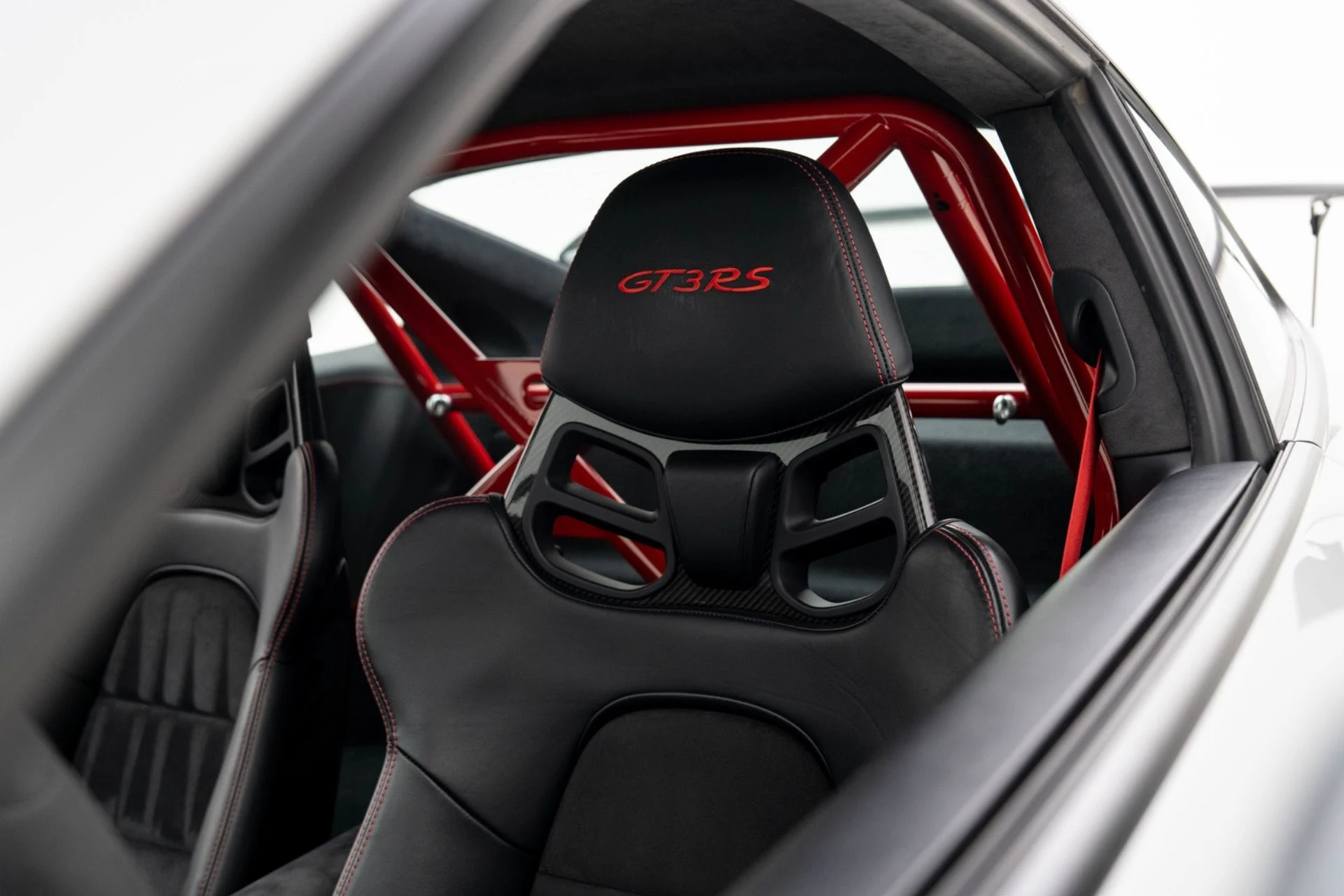mph012_2107396920_Used_2016_Porsche_911_GT_3_RS_1779139297_b315947407