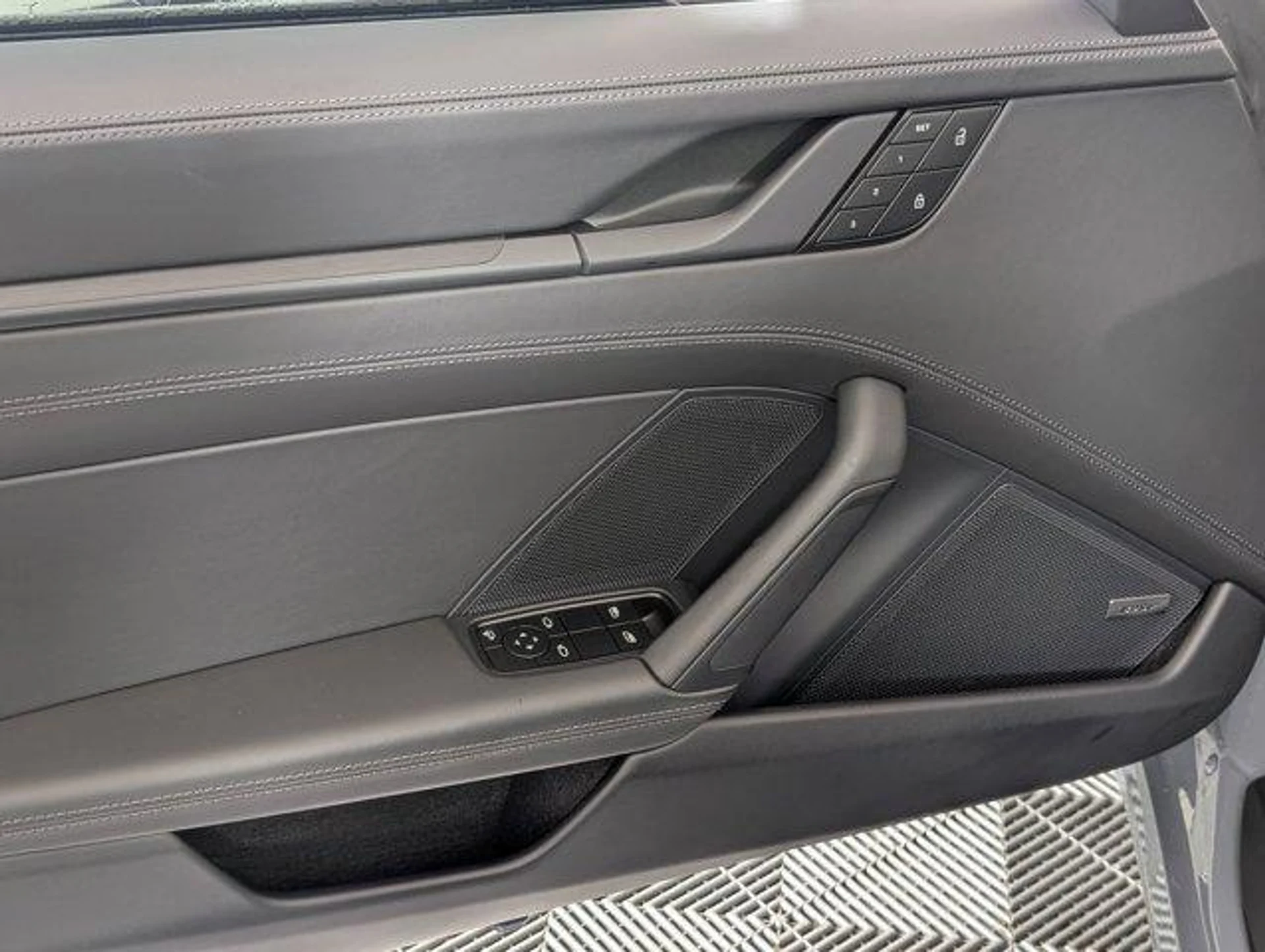 mph012_2111727900_Kg_O_Za2_IXGI_2_AP_6aq_EJ_1o3p_Ee2_Y0_3f692c8c09