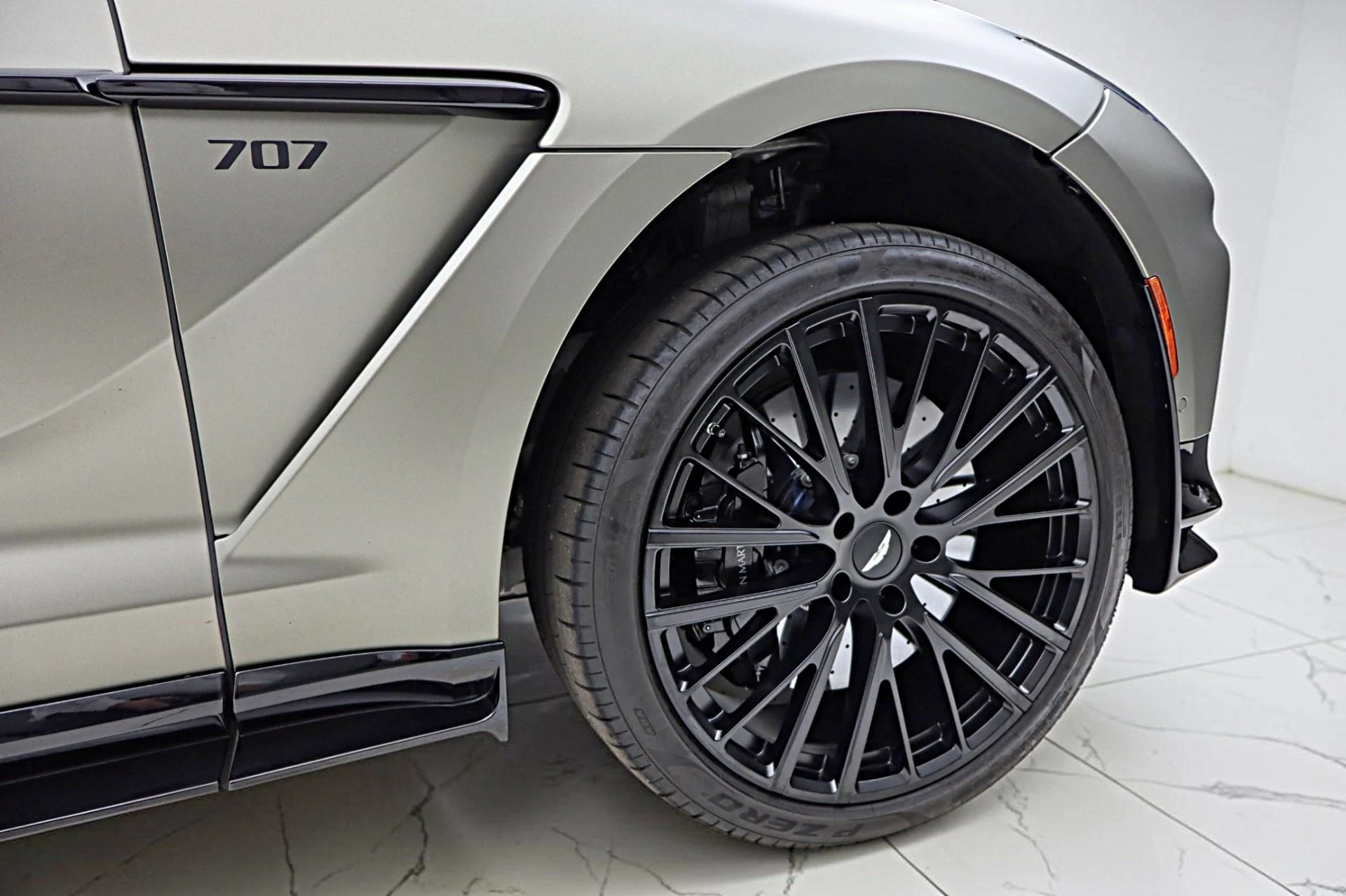 mph012_2115349174_Used_2023_Aston_Martin_DBX_707_9037edbe1d