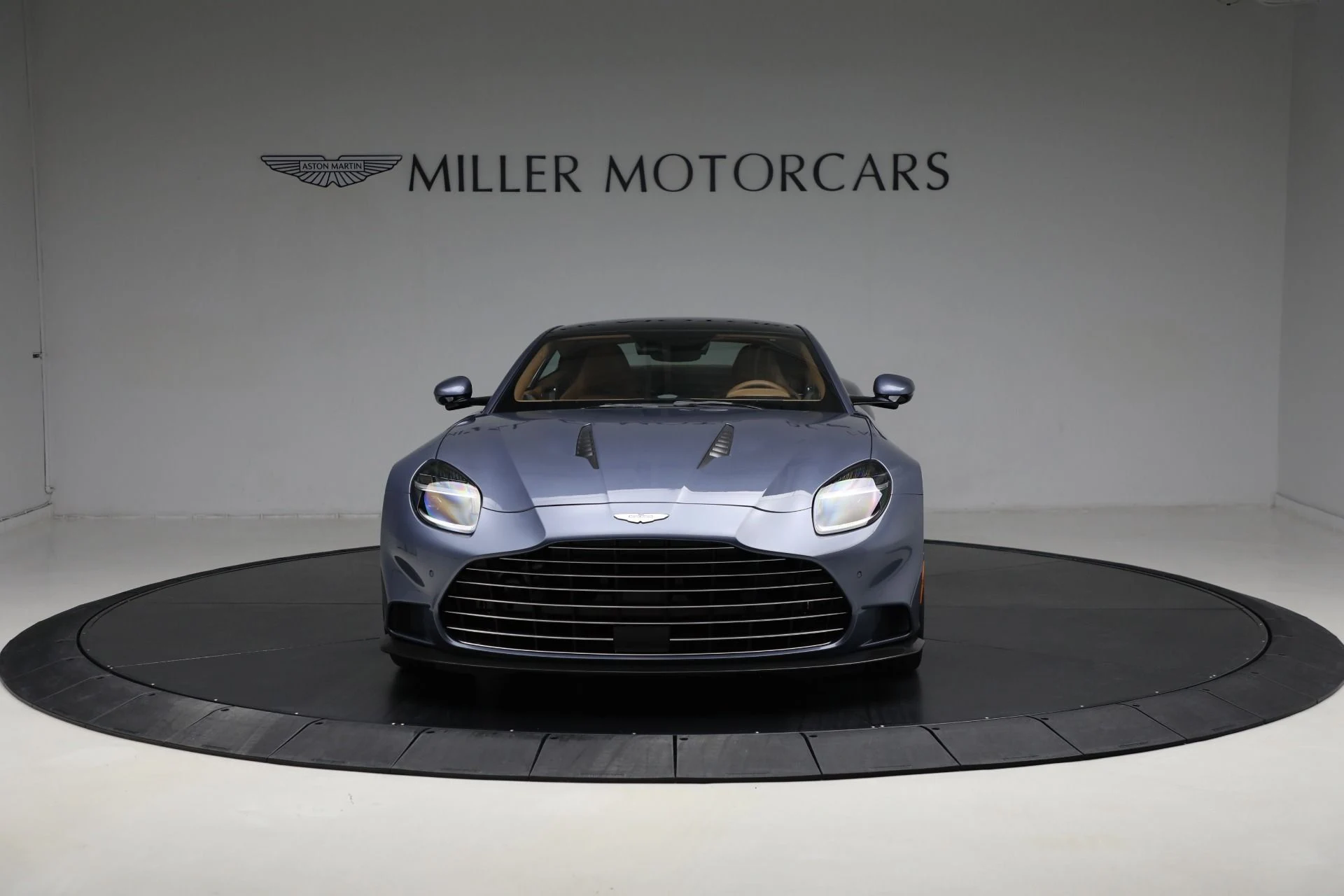 mph012_2119015189_New_2025_Aston_Martin_Vanquish_1738262266_ba6e3d1dbd