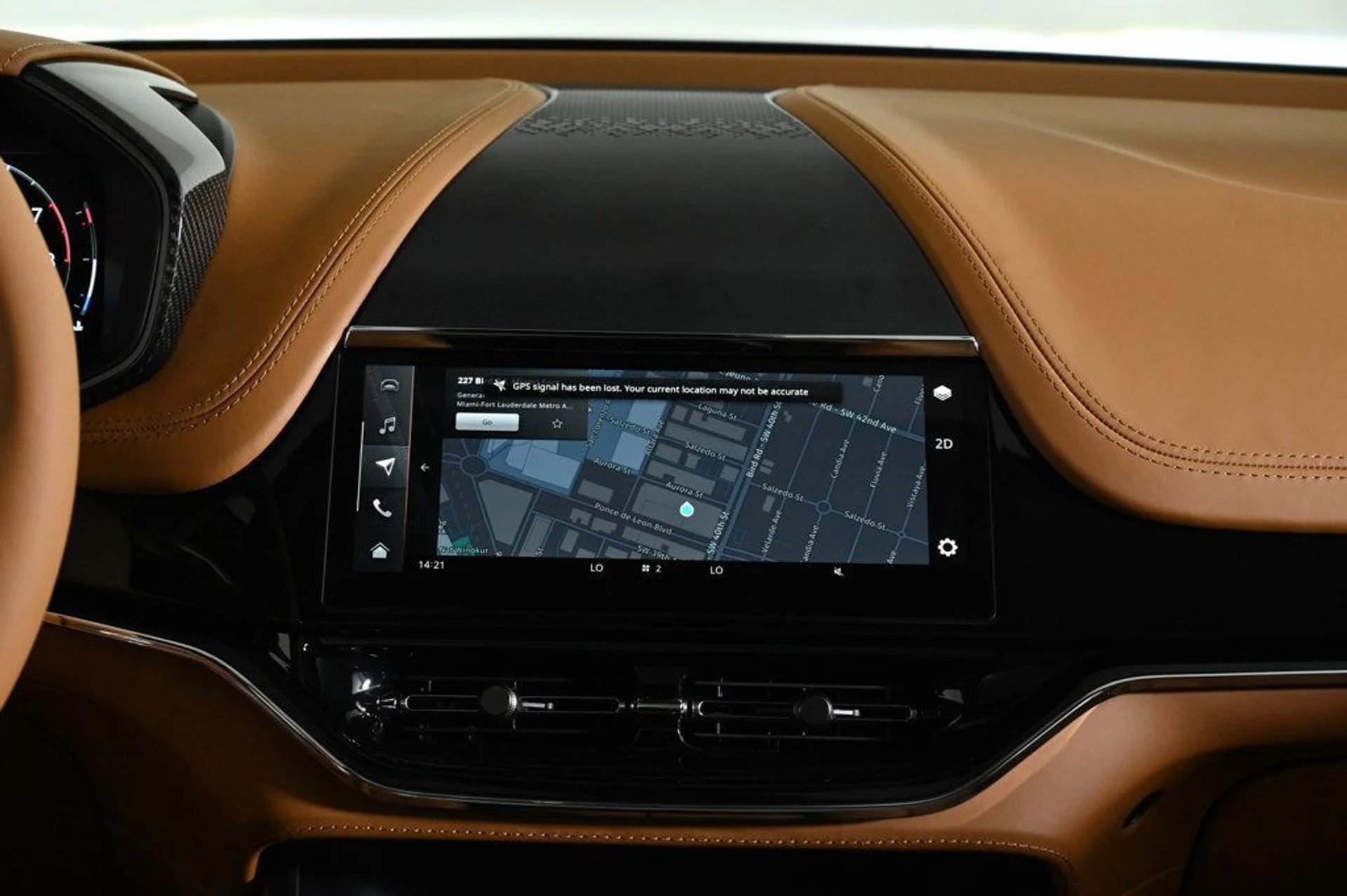 mph012_2119664442_new_2026_aston_martin_dbx_707awd_11350_22969430_12_1024_1378b9c39c