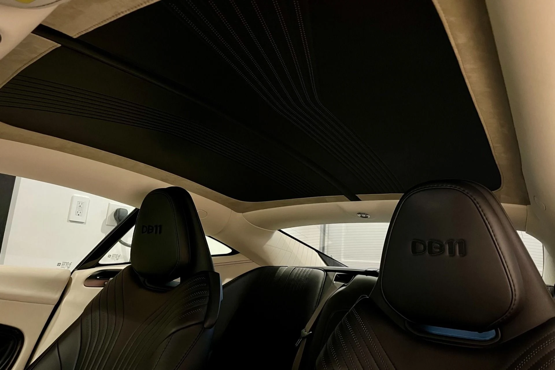 mph012_2121463657_Used_2018_Aston_Martin_DB_11_V8_1763145182_7766bc0ed9