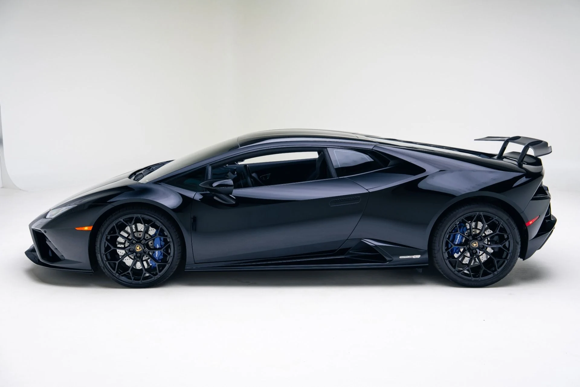 mph012_2122815533_Used_2021_Lamborghini_Huracan_EVO_1765497065_de39cc646e